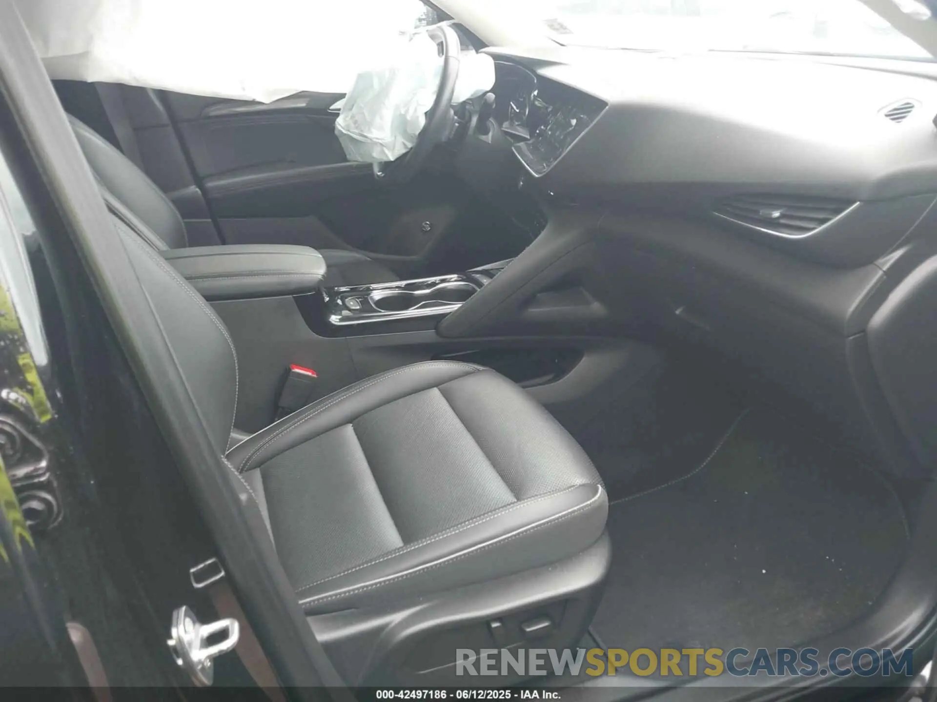 5 fotografías del automóvil dañado LRBFZNR44PD078544 BUICK ENVISION 2023