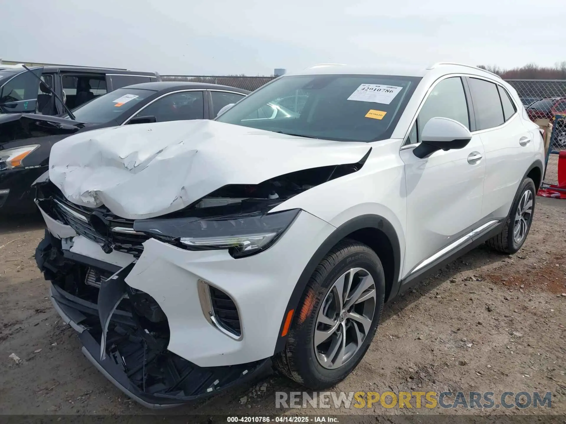 2 fotografías del automóvil dañado LRBFZNR47PD035073 BUICK ENVISION 2023