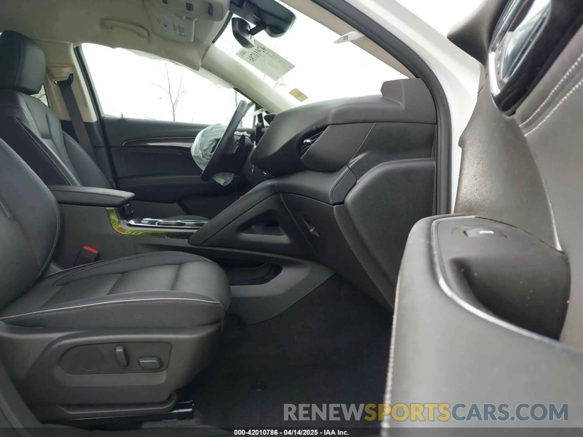 5 fotografías del automóvil dañado LRBFZNR47PD035073 BUICK ENVISION 2023
