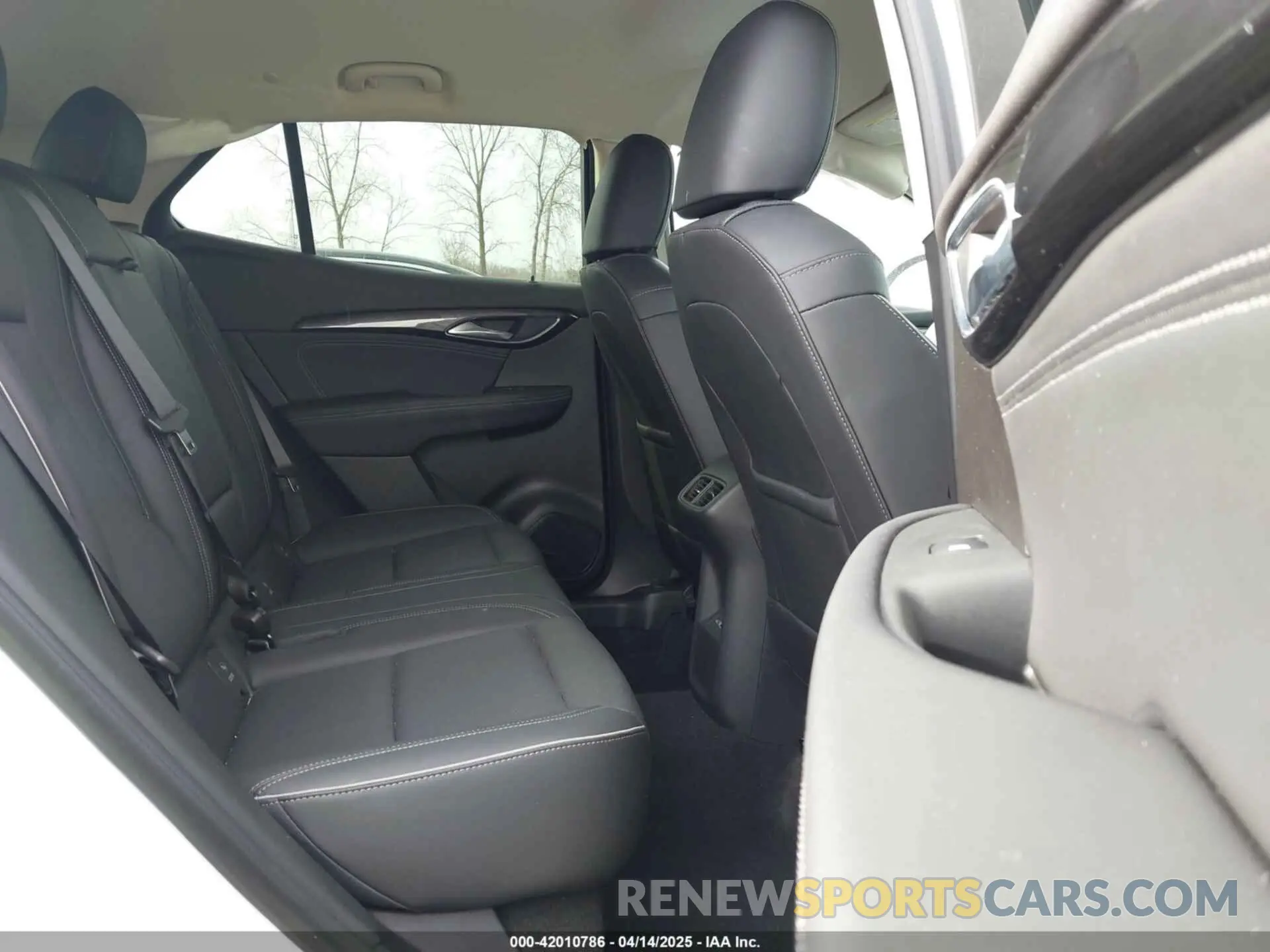 8 fotografías del automóvil dañado LRBFZNR47PD035073 BUICK ENVISION 2023