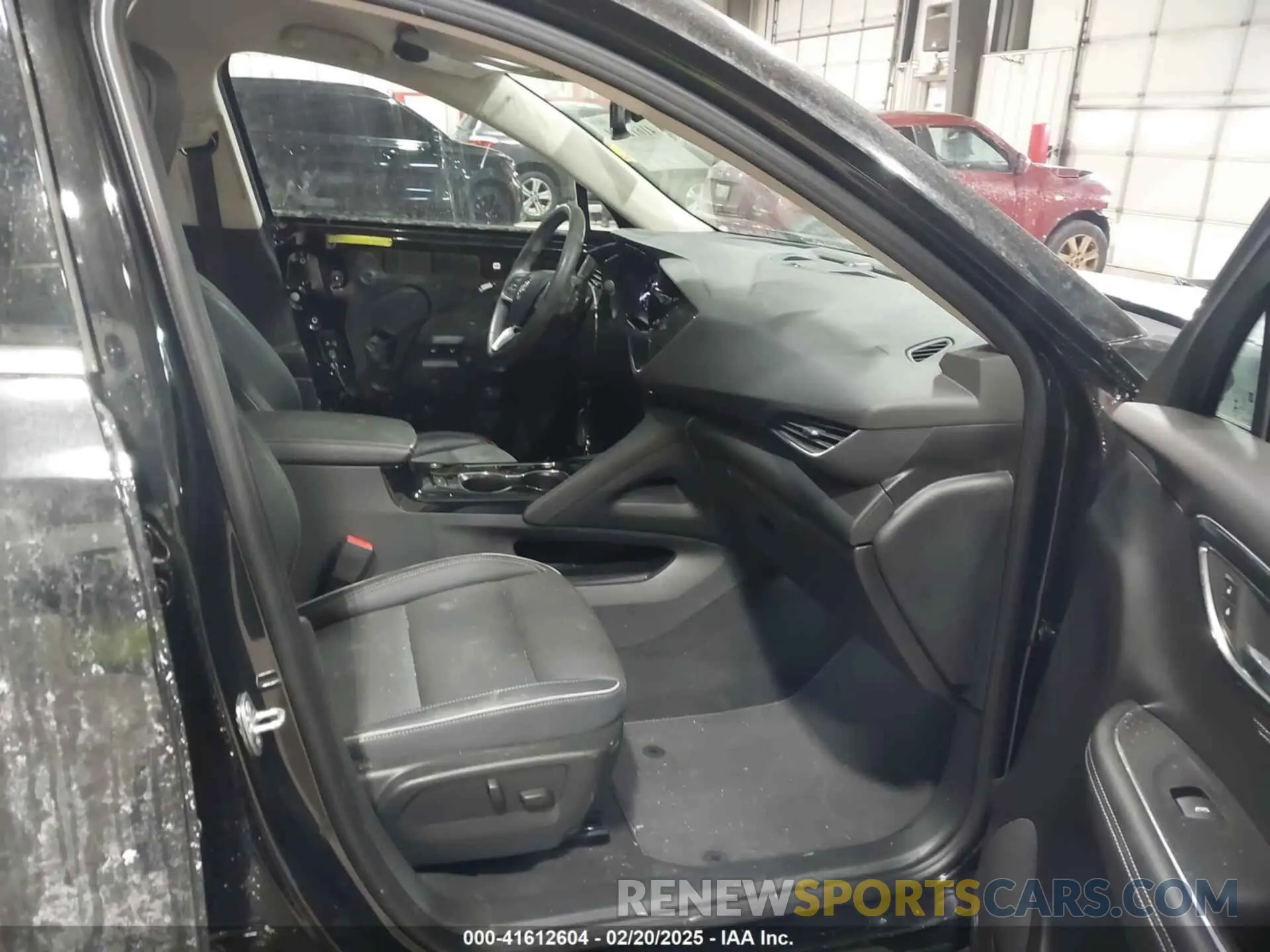 5 fotografías del automóvil dañado LRBFZNR47PD035820 BUICK ENVISION 2023