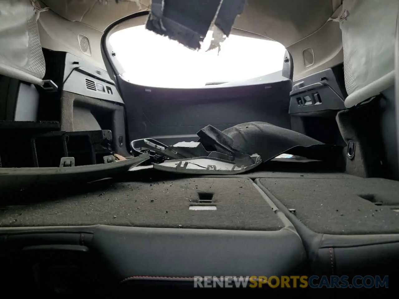 10 fotografías del automóvil dañado LRBFZNR47PD067022 BUICK ENVISION 2023