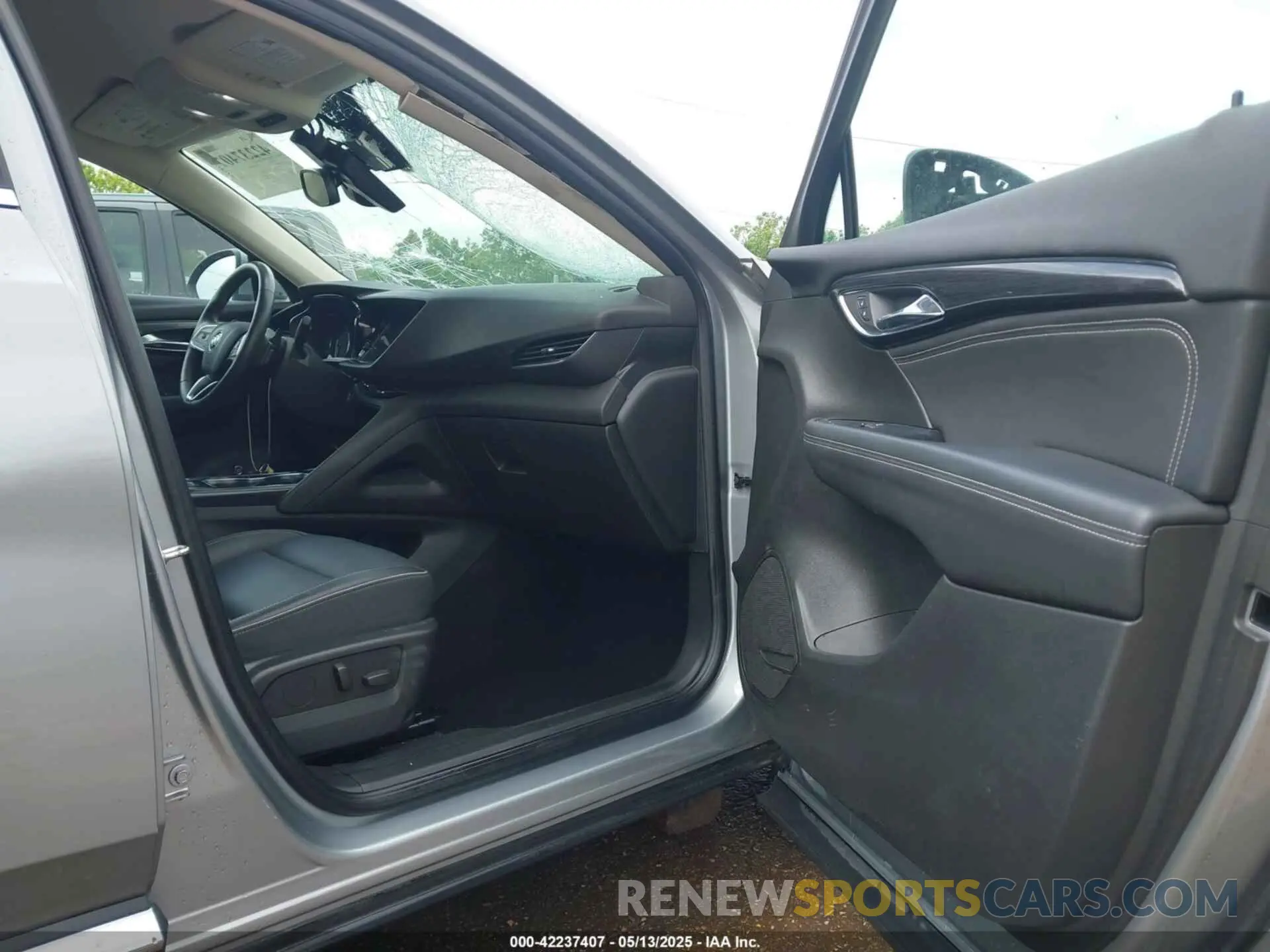 5 fotografías del automóvil dañado LRBFZNR49PD056328 BUICK ENVISION 2023