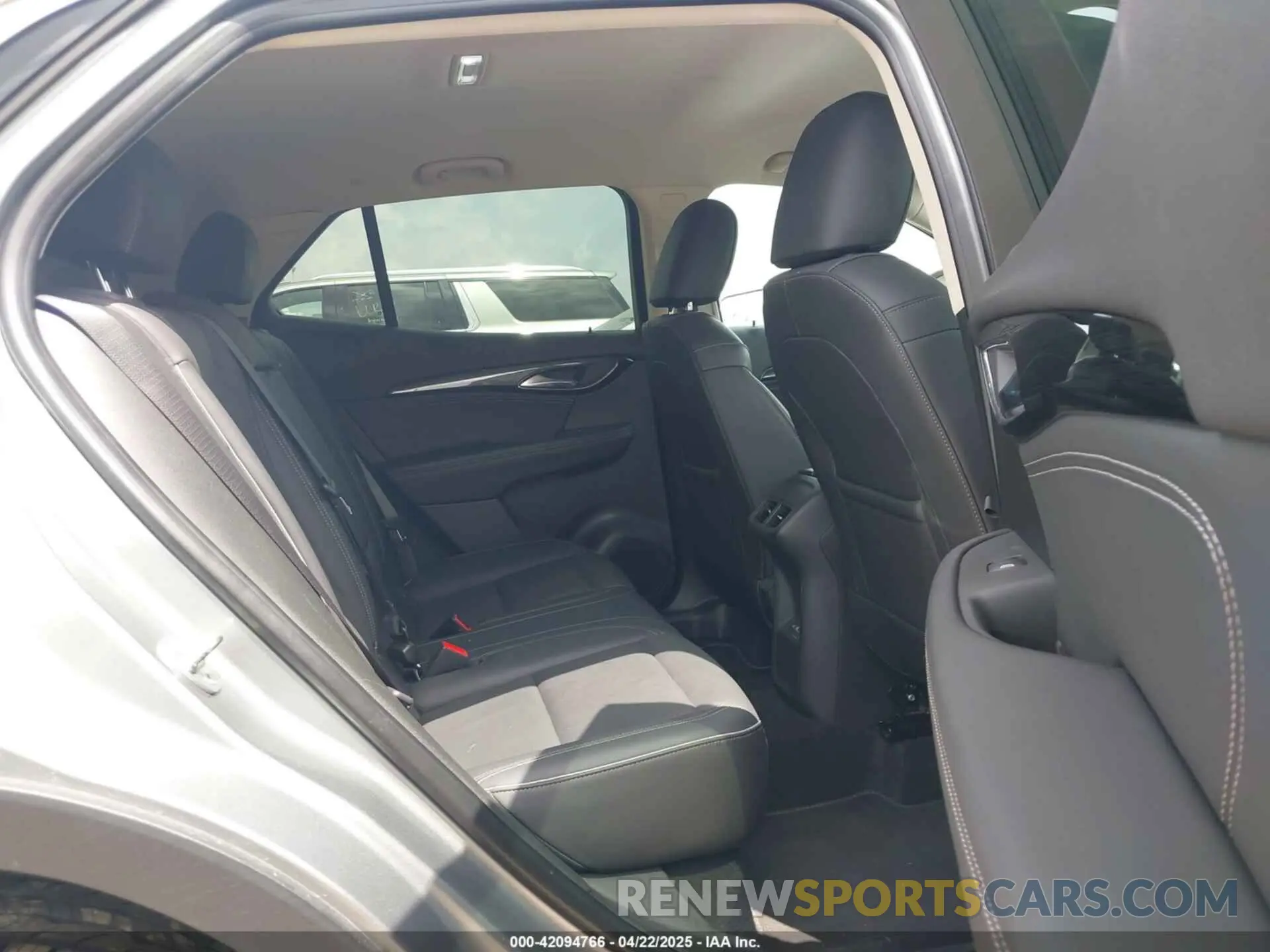 8 fotografías del automóvil dañado LRBFZNR4XPD056225 BUICK ENVISION 2023
