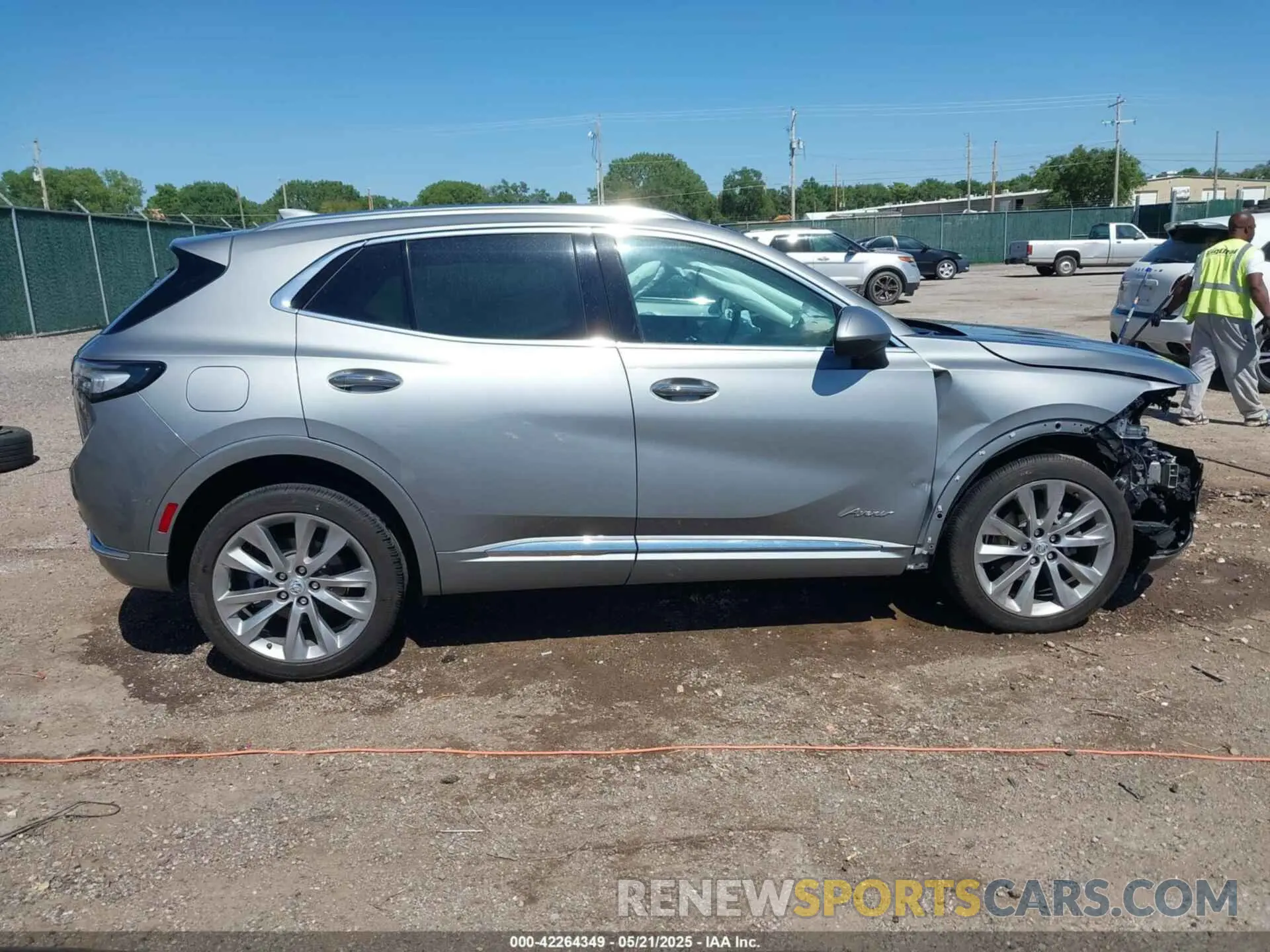 12 fotografías del automóvil dañado LRBFZRR41PD047405 BUICK ENVISION 2023