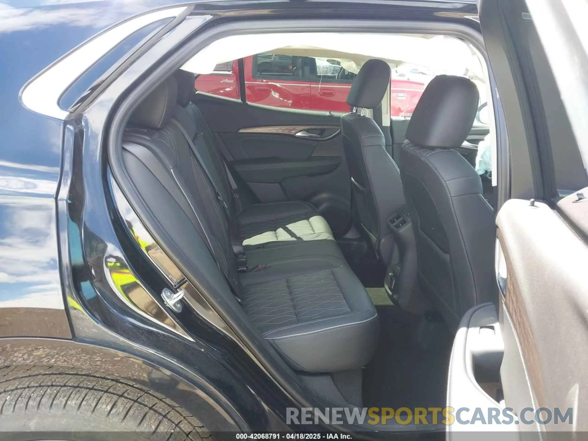 8 fotografías del automóvil dañado LRBFZSR49PD017883 BUICK ENVISION 2023