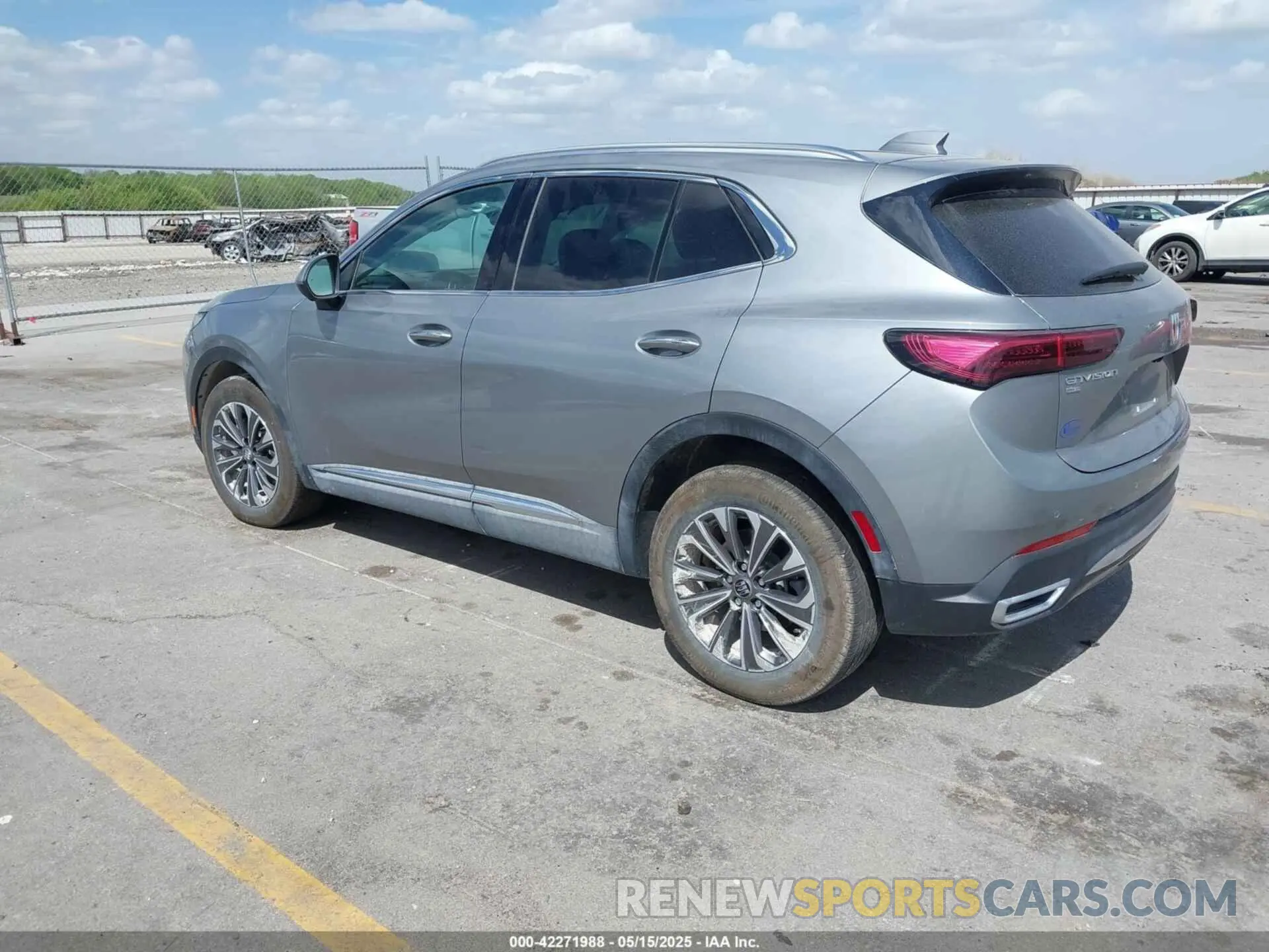 3 fotografías del automóvil dañado LRBFZME45RD056992 BUICK ENVISION 2024