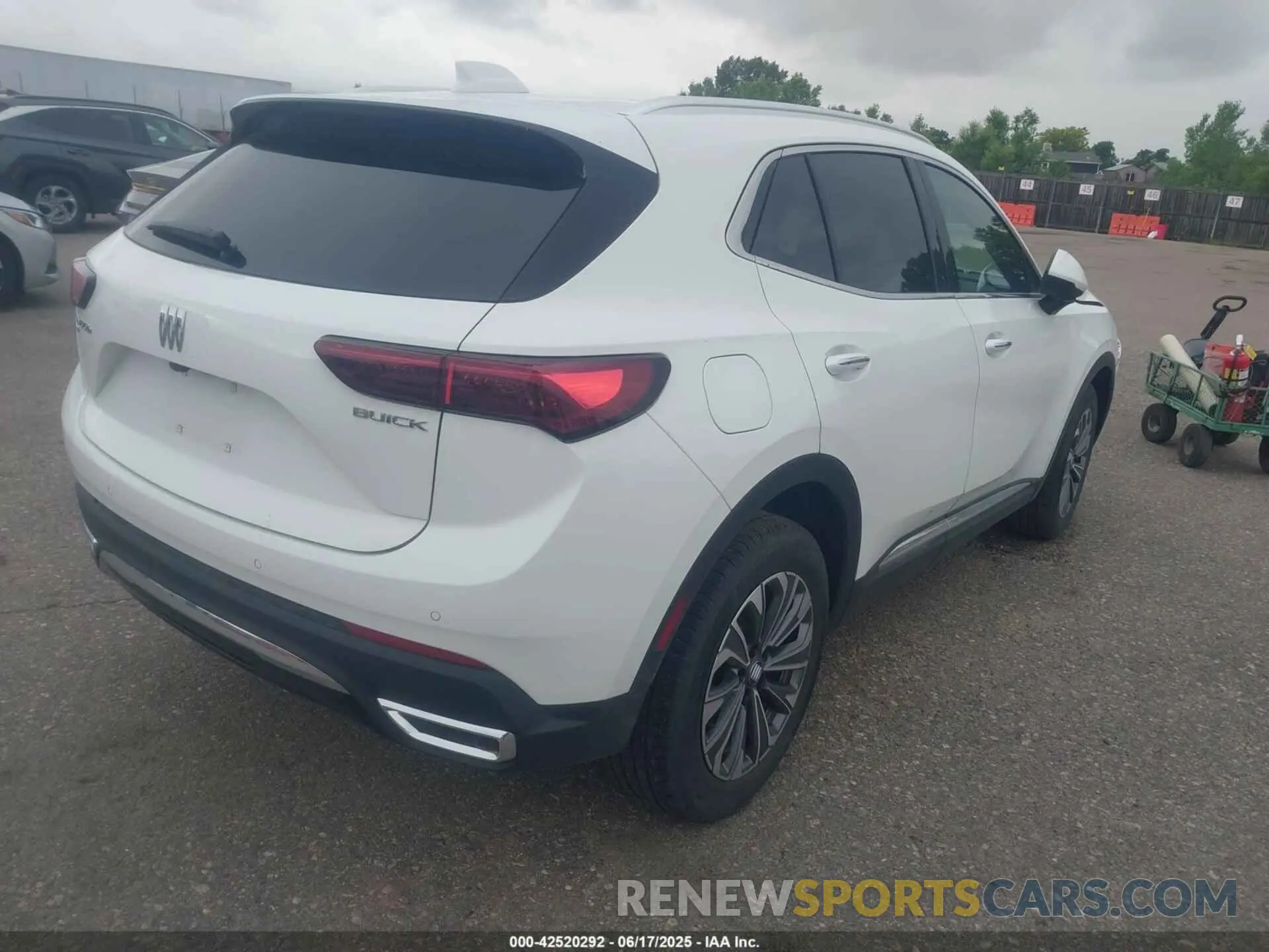 4 fotografías del automóvil dañado LRBFZME4XRD063548 BUICK ENVISION 2024