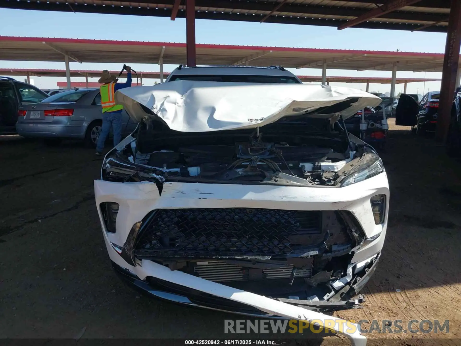 12 fotografías del automóvil dañado LRBFZPE46RD072118 BUICK ENVISION 2024