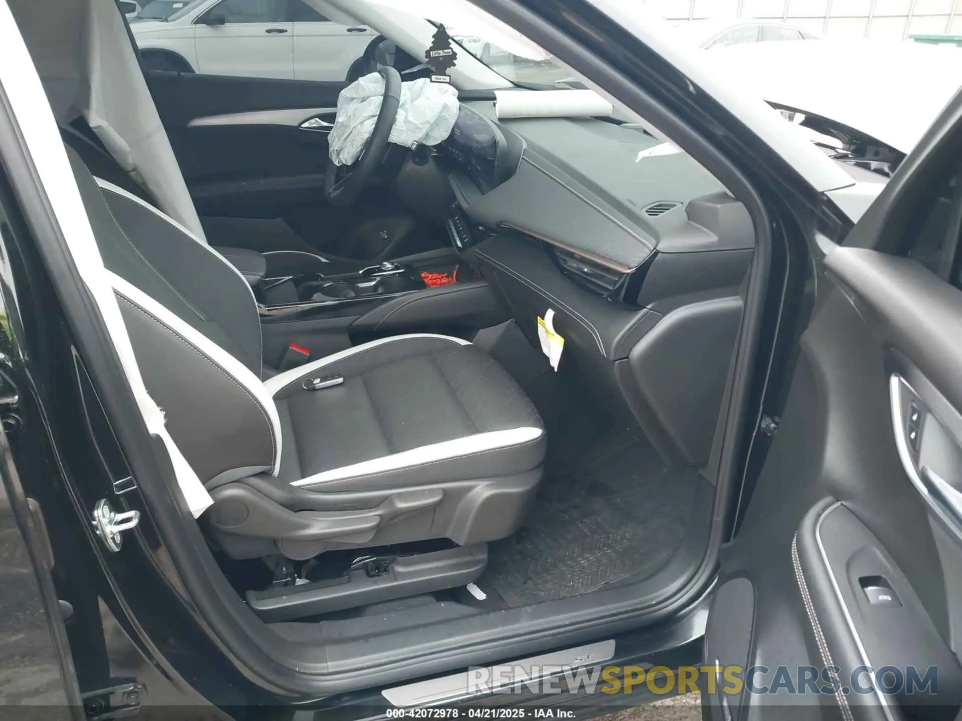 5 fotografías del automóvil dañado LRBFZPE49RD043471 BUICK ENVISION 2024