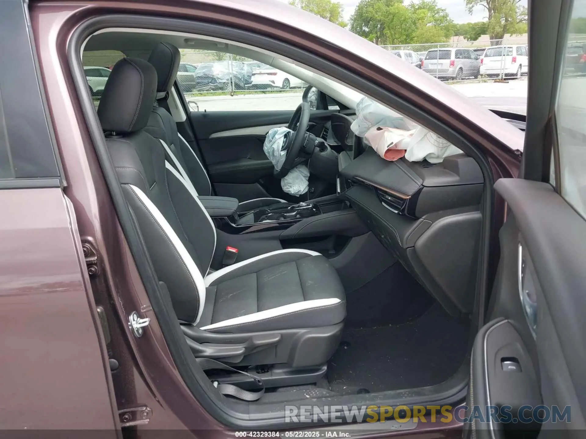 5 fotografías del automóvil dañado LRBFZLE45SD024222 BUICK ENVISION 2025