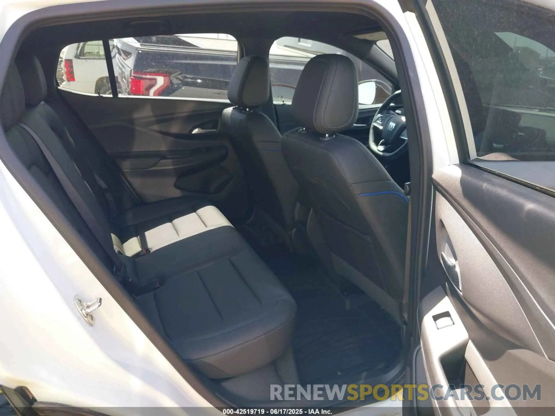 8 fotografías del automóvil dañado KL47LBEP2SB074688 BUICK ENVISTA 2025