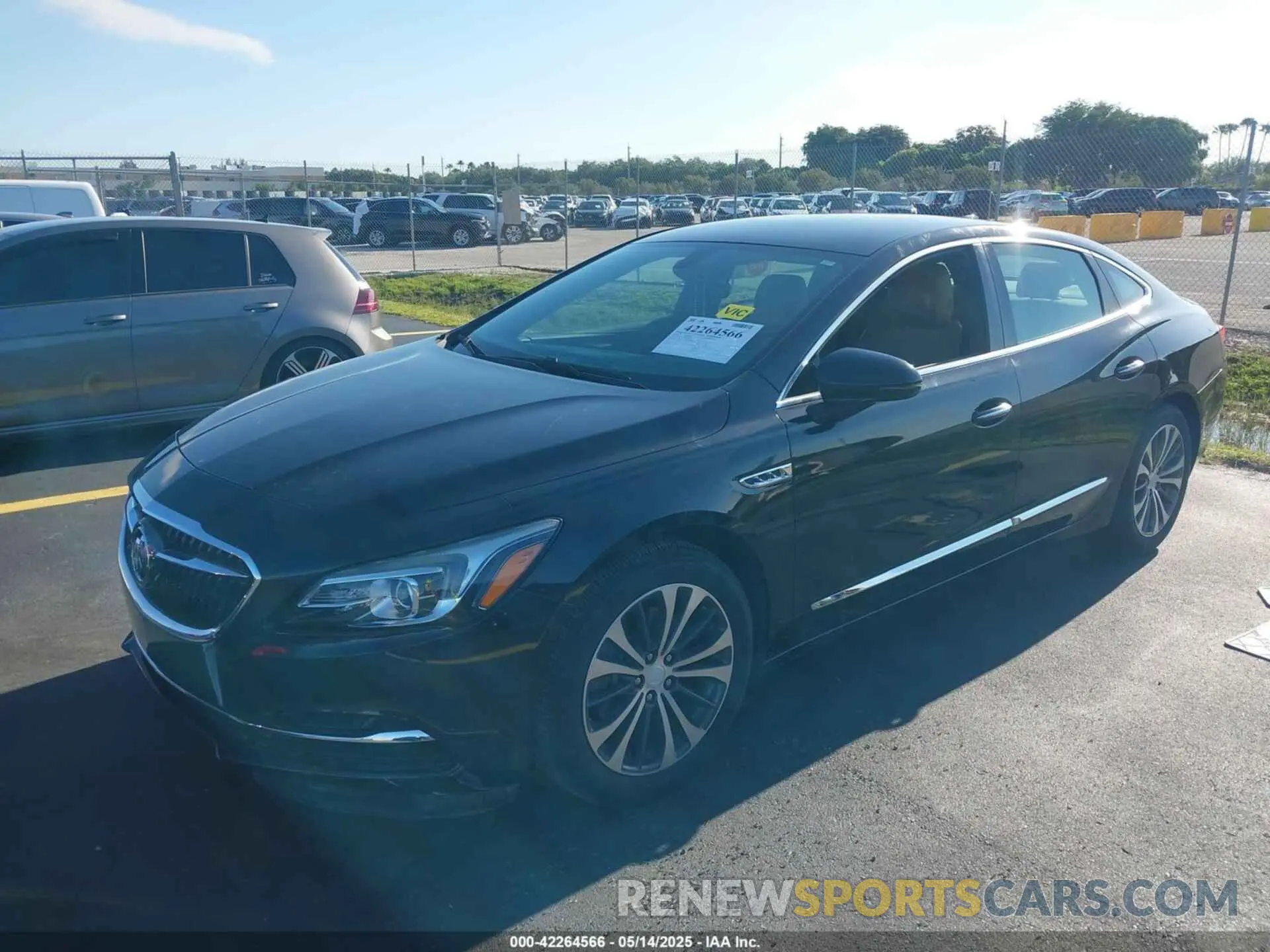 2 fotografías del automóvil dañado 1G4ZP5SS1KU112456 BUICK LACROSSE 2019