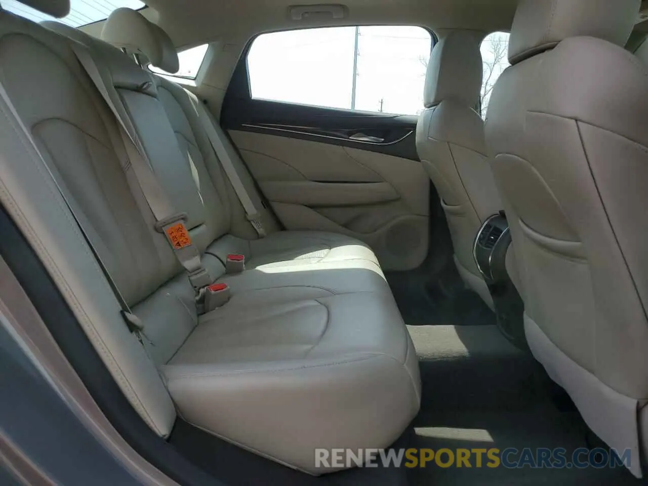 11 fotografías del automóvil dañado 1G4ZR5SS6KU105822 BUICK LACROSSE 2019