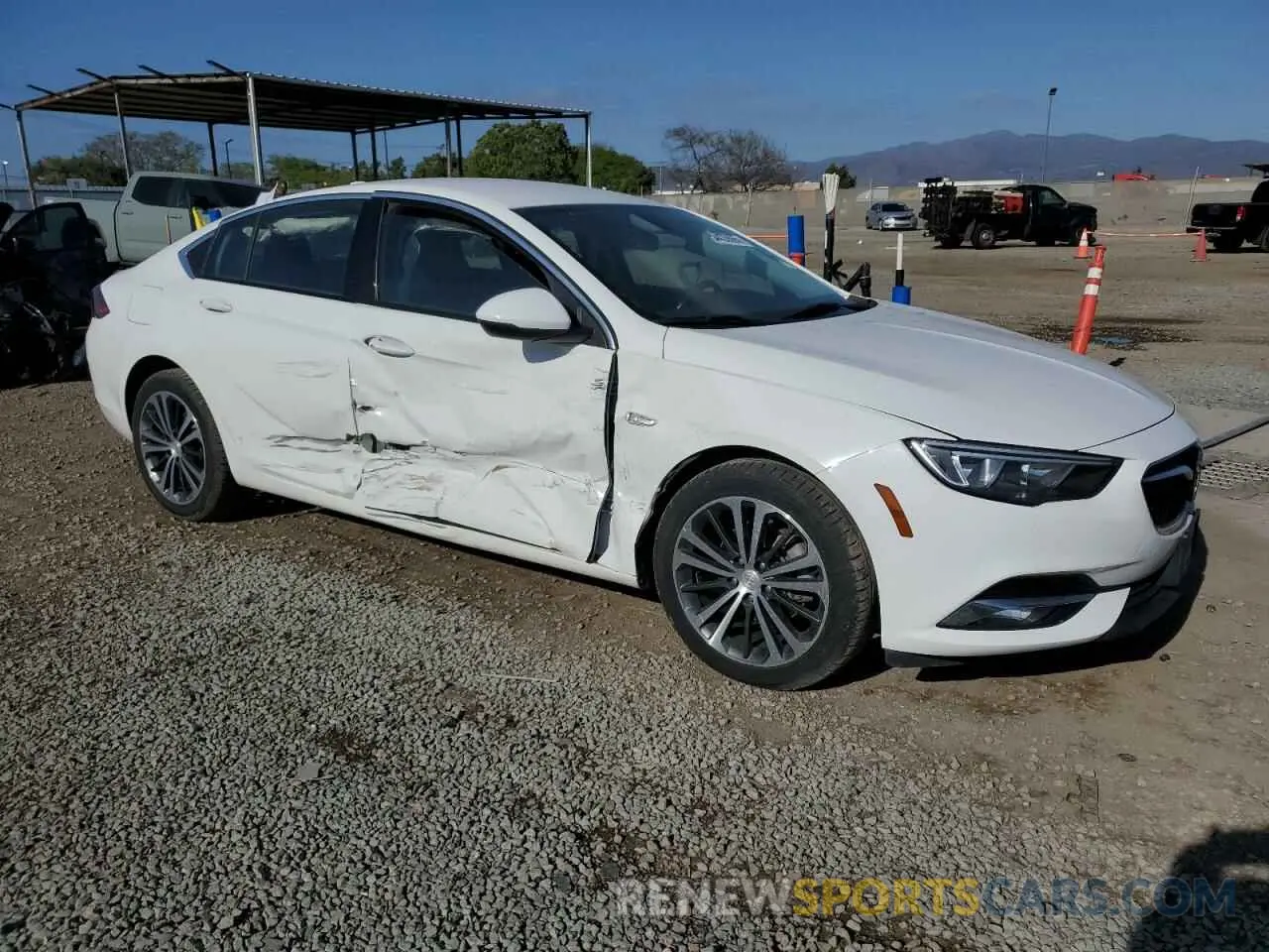 4 fotografías del automóvil dañado W04GM6SX8K1069168 BUICK REGAL 2019