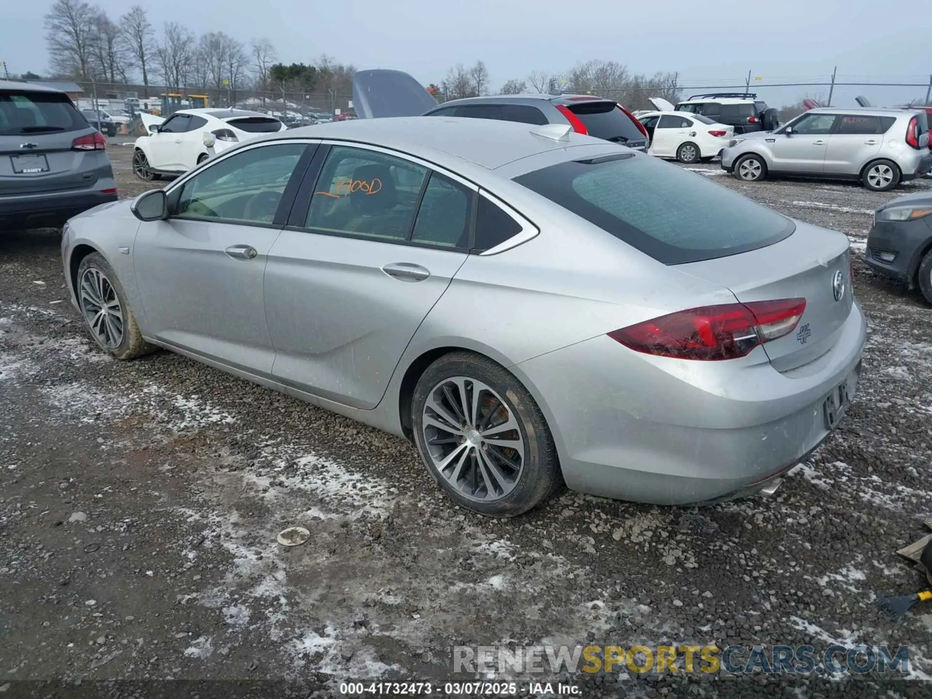 3 fotografías del automóvil dañado W04GL6SX6K1010154 BUICK REGAL SPORTBACK 2019