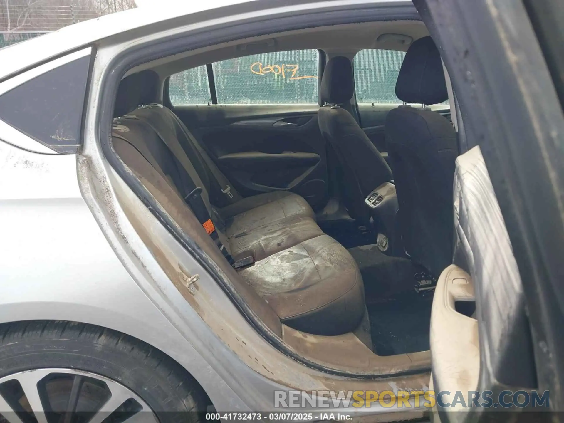 8 fotografías del automóvil dañado W04GL6SX6K1010154 BUICK REGAL SPORTBACK 2019