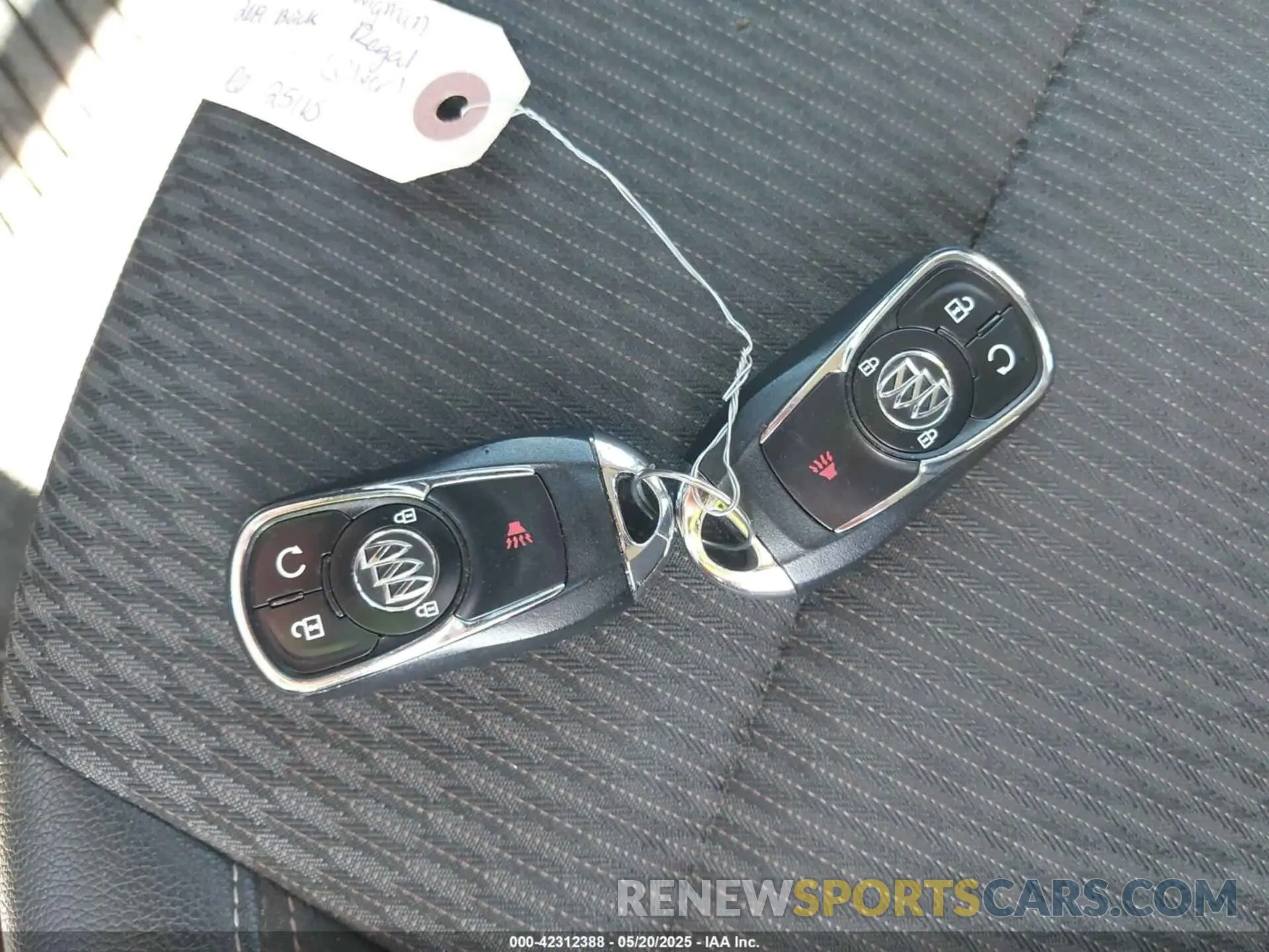 11 fotografías del automóvil dañado W04GM6SX3K1069840 BUICK REGAL SPORTBACK 2019