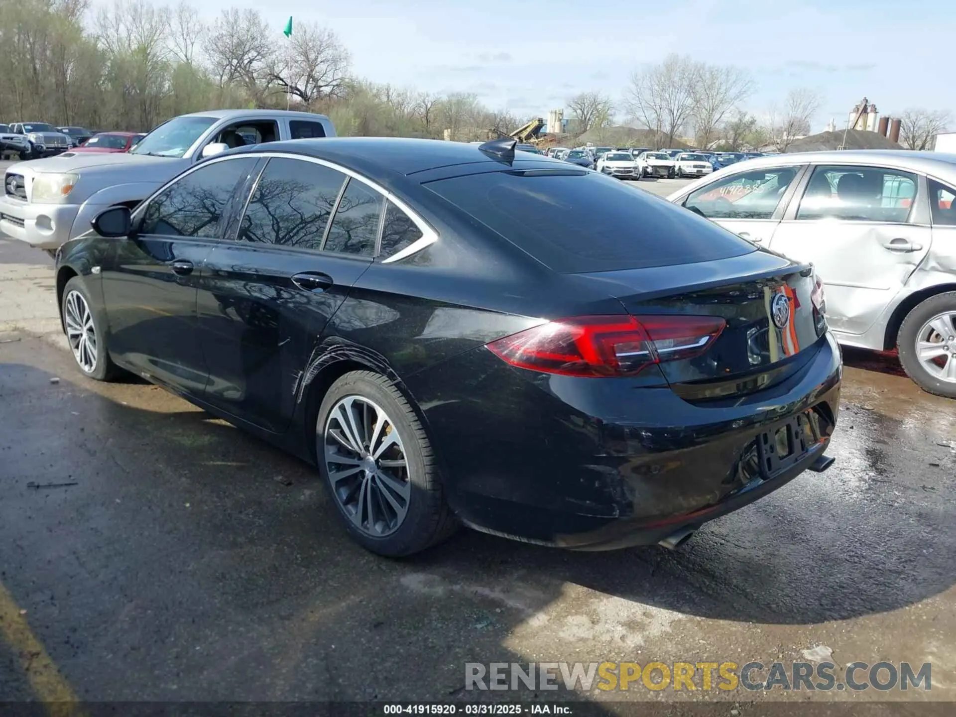 3 fotografías del automóvil dañado W04GR6SXXK1004632 BUICK REGAL SPORTBACK 2019
