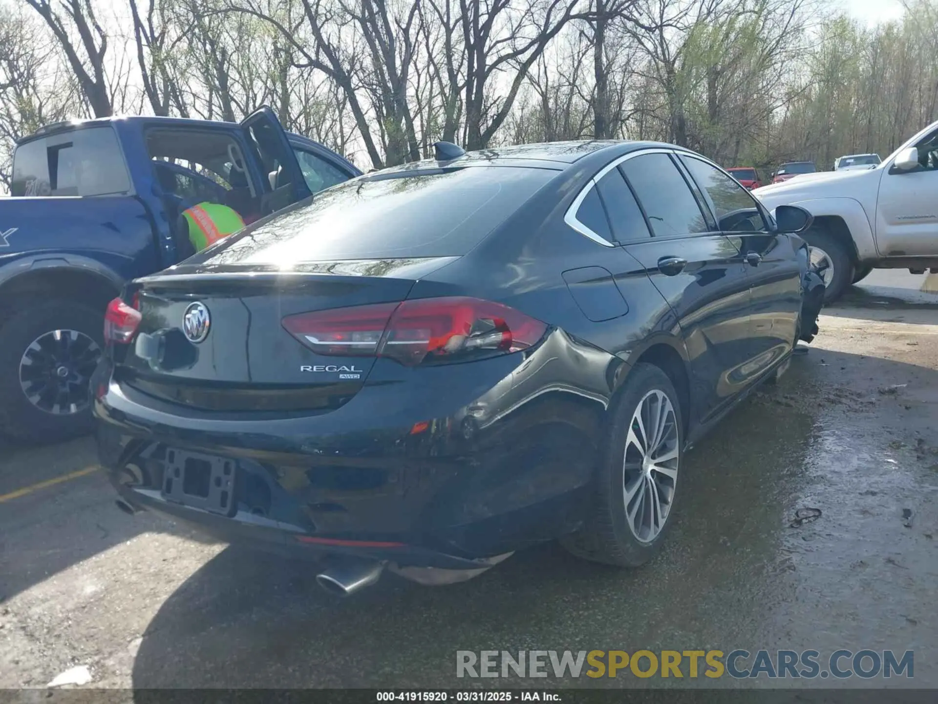 4 fotografías del automóvil dañado W04GR6SXXK1004632 BUICK REGAL SPORTBACK 2019