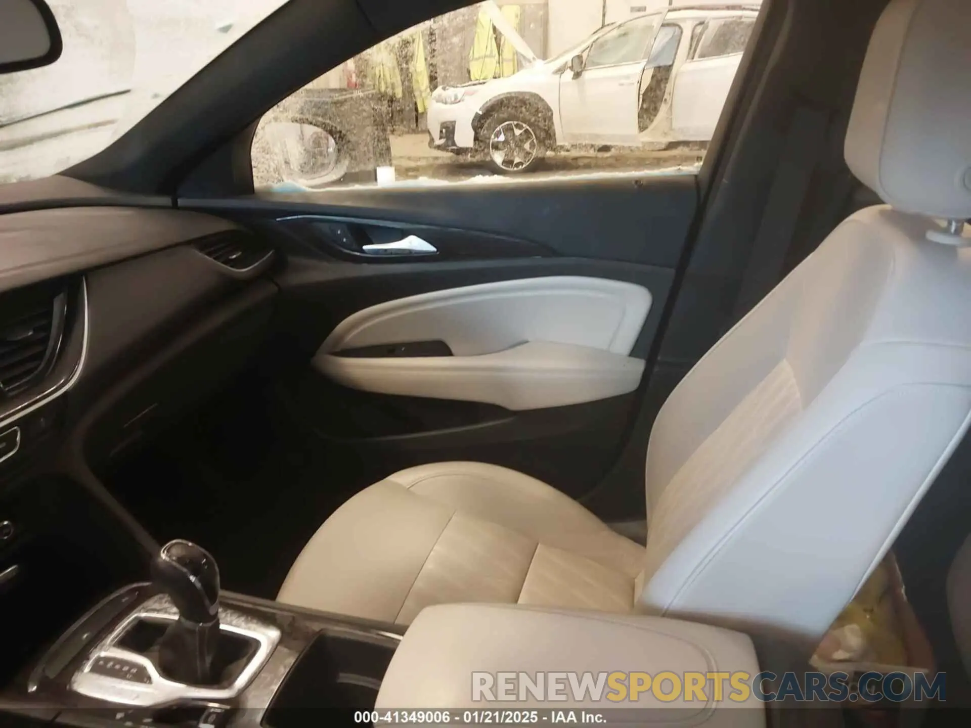 5 fotografías del automóvil dañado W04GW6SX0K1028253 BUICK REGAL SPORTBACK 2019