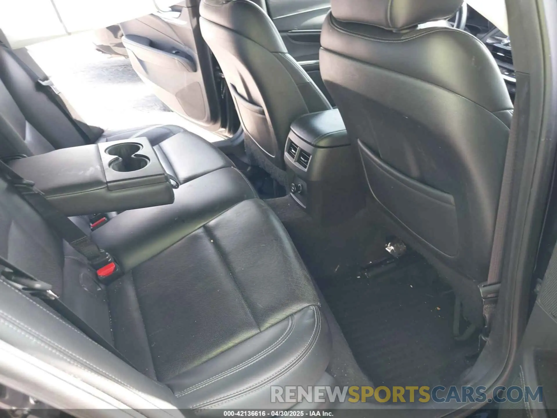 8 fotografías del automóvil dañado 1G6DB5RK1L0153166 CADILLAC CT4 2020