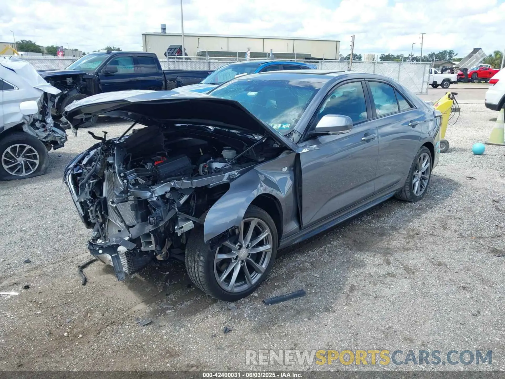 2 fotografías del automóvil dañado 1G6DG5RK5L0132824 CADILLAC CT4 2020
