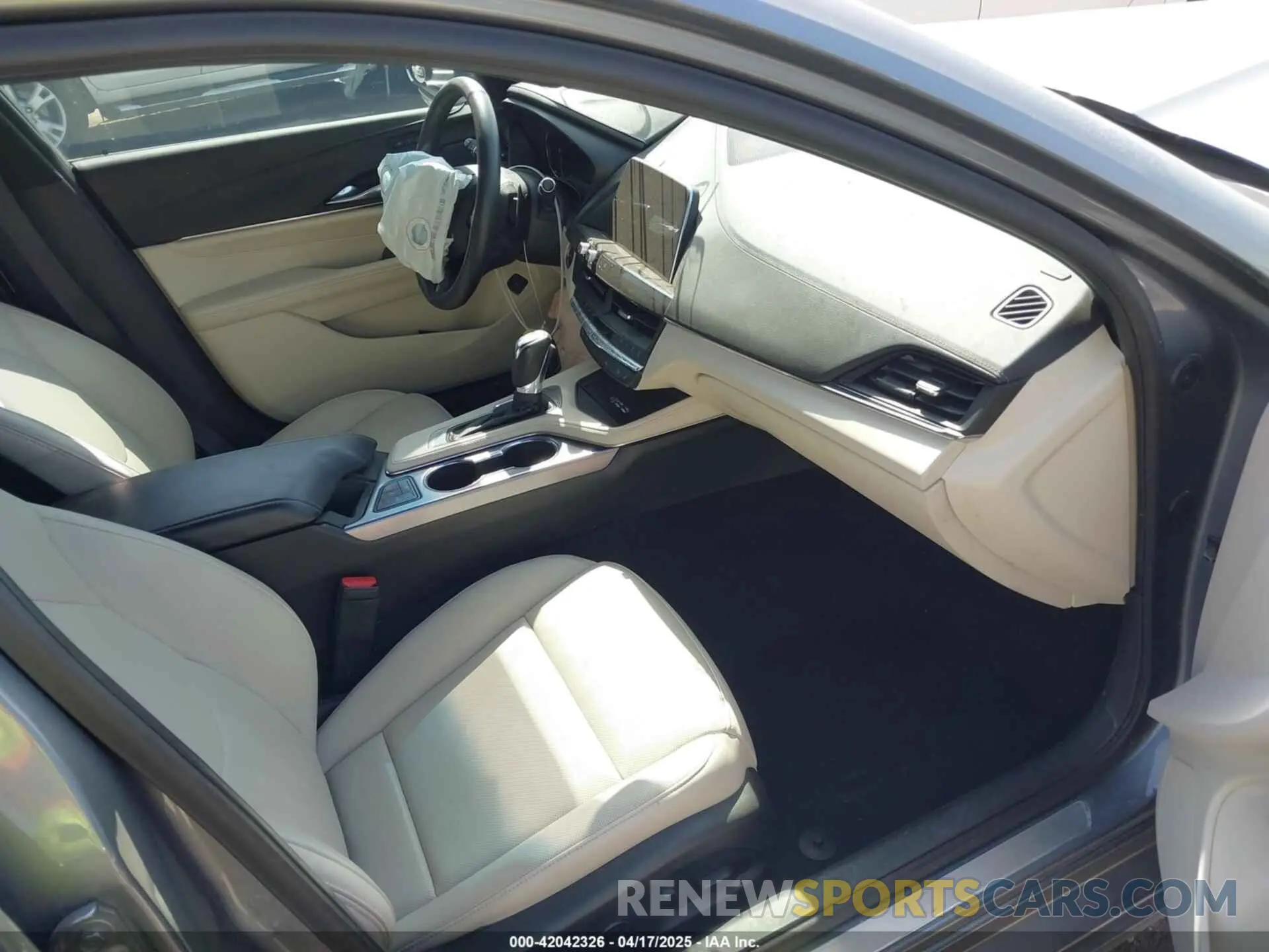 5 fotografías del automóvil dañado 1G6DB5RK6N0118383 CADILLAC CT4 2022