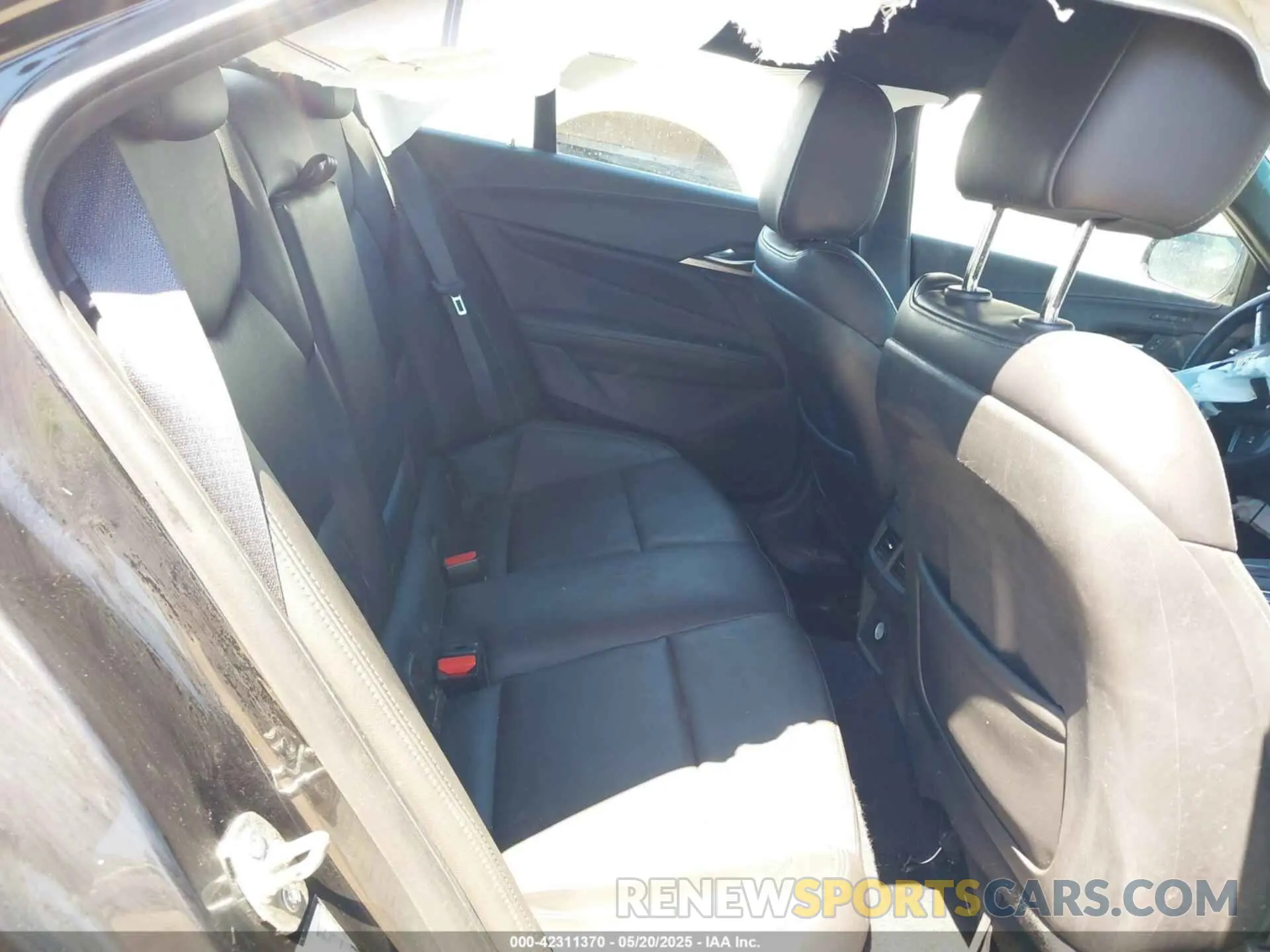 8 fotografías del automóvil dañado 1G6DB5RK8N0119888 CADILLAC CT4 2022