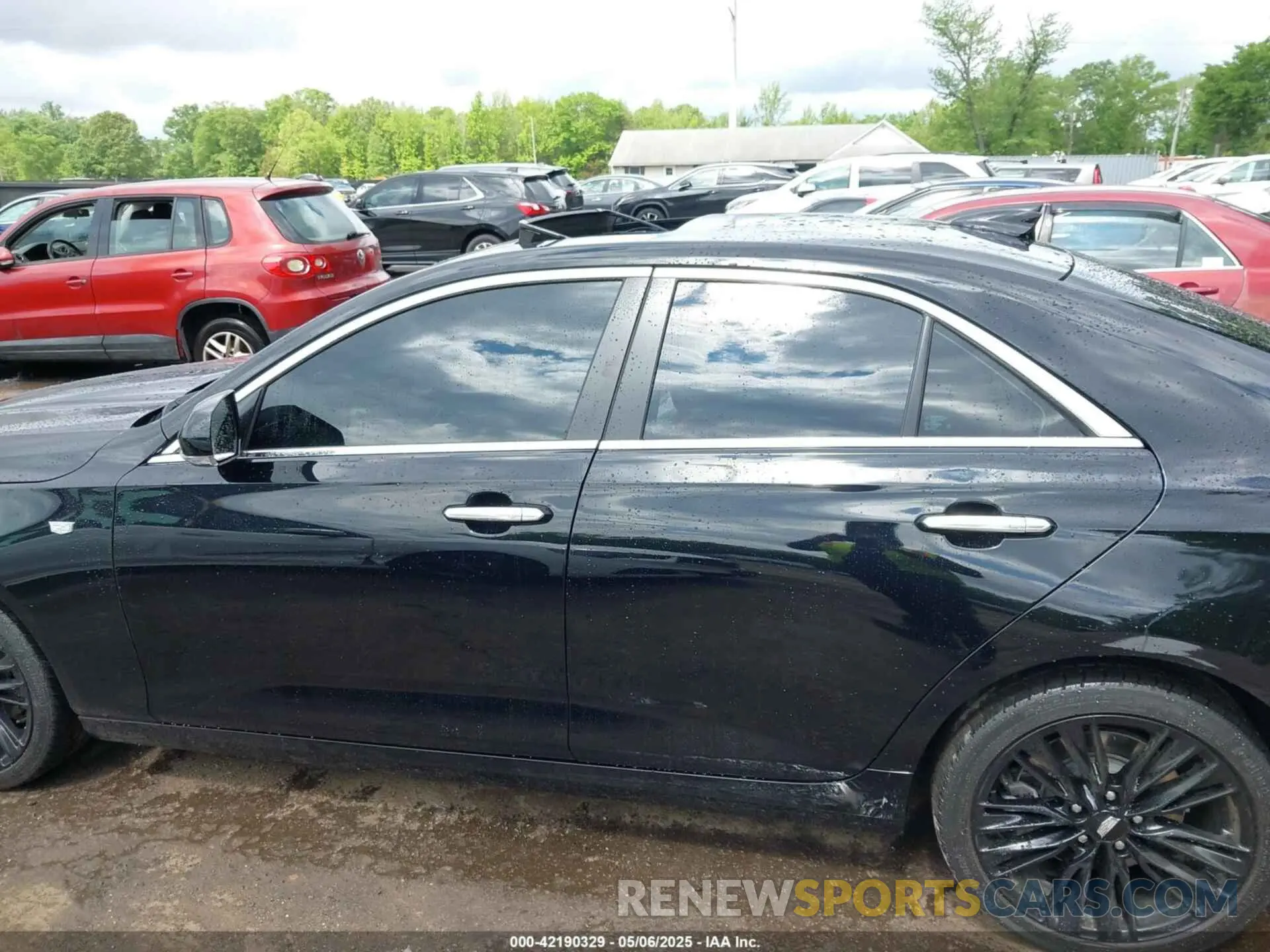 14 fotografías del automóvil dañado 1G6DF5RK8P0106050 CADILLAC CT4 2023