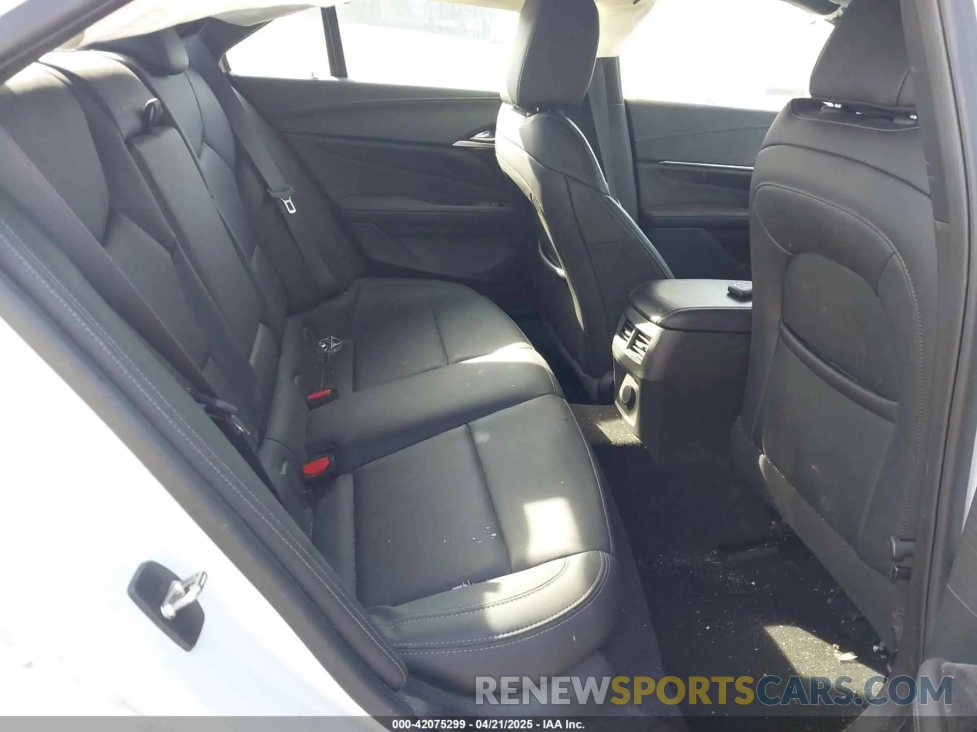 8 fotografías del automóvil dañado 1G6DA5RK2R0124982 CADILLAC CT4 2024