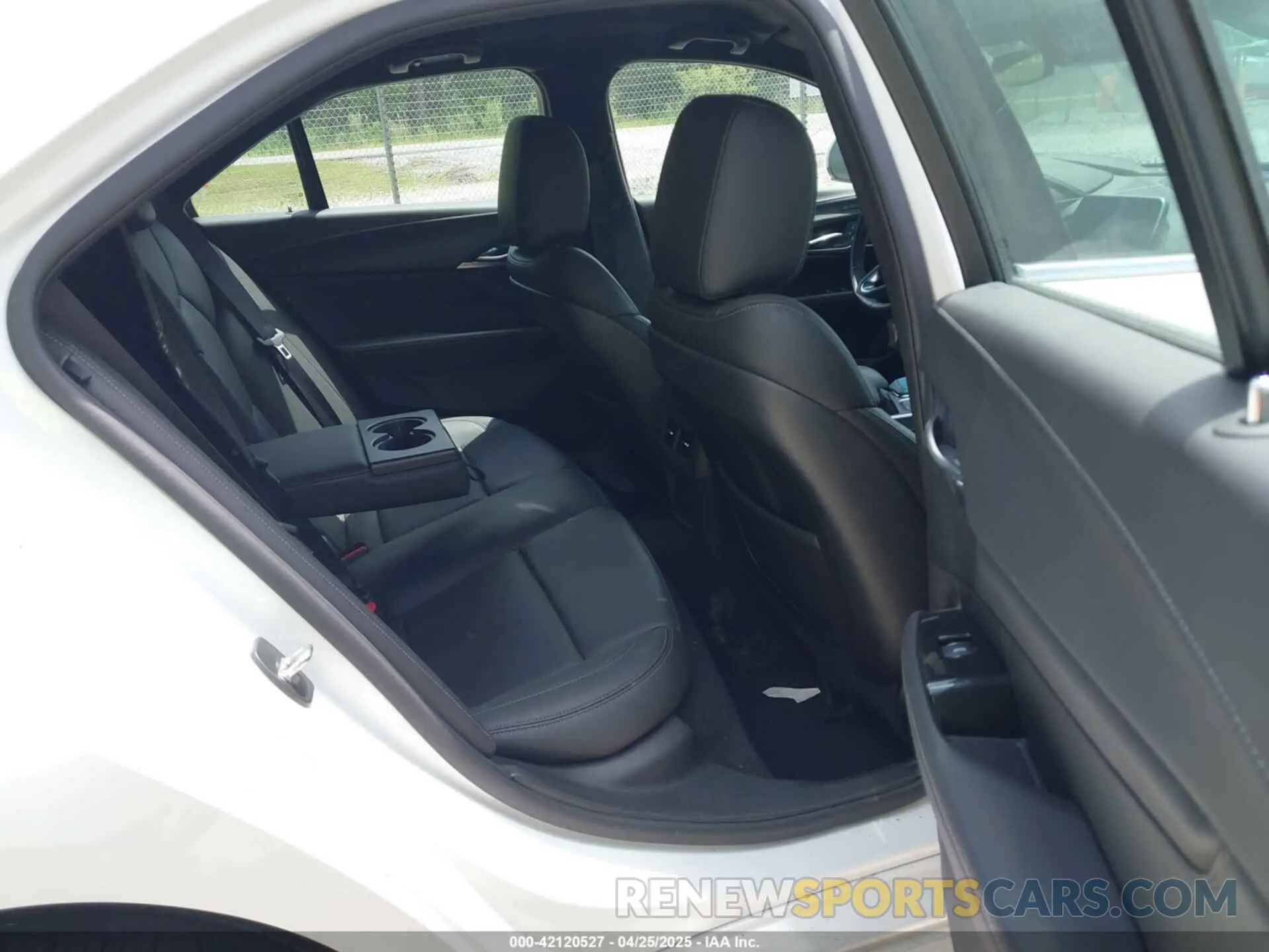 8 fotografías del automóvil dañado 1G6DB5RK5R0103234 CADILLAC CT4 2024