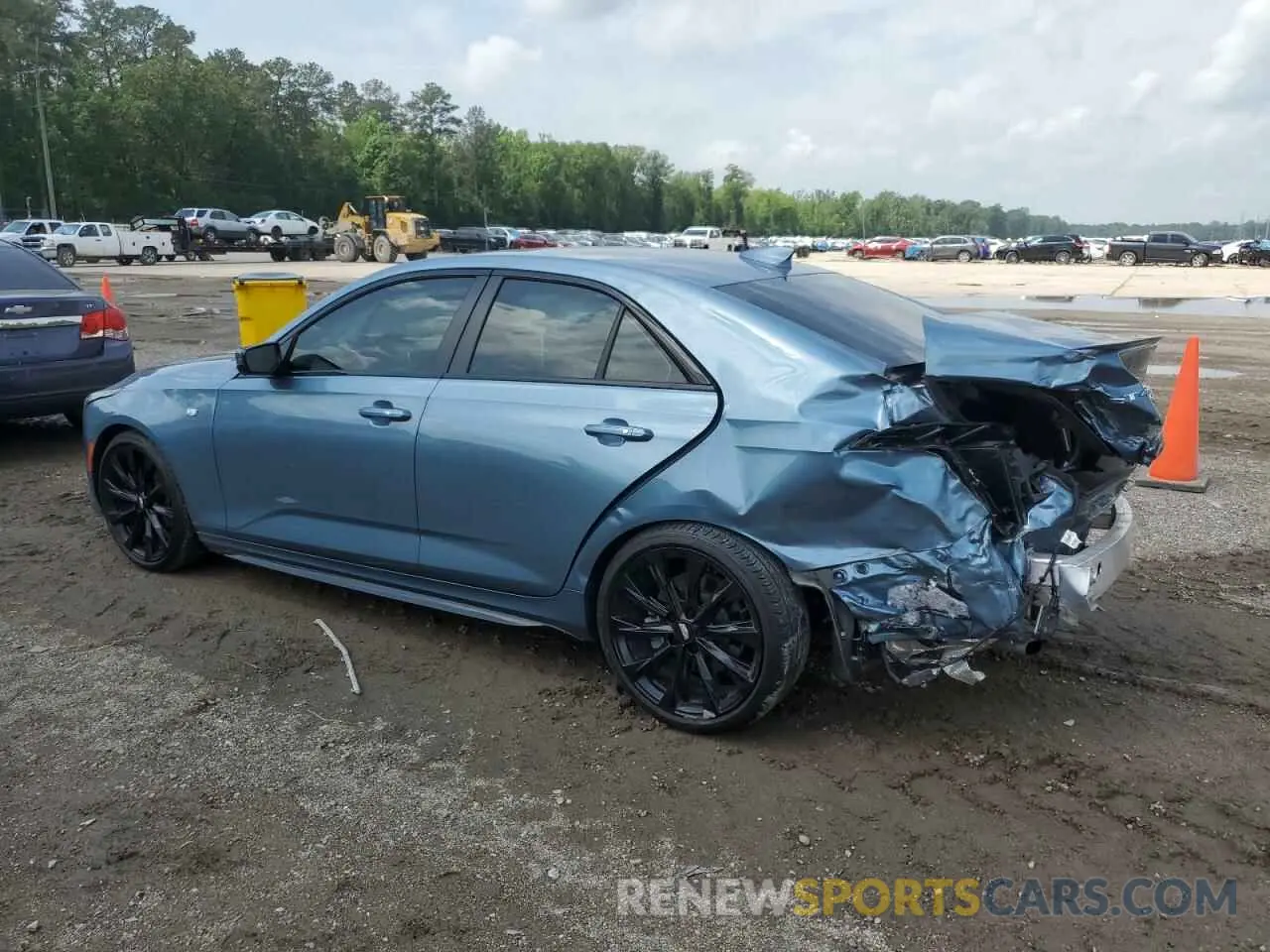 2 fotografías del automóvil dañado 1G6DC5RK2R0111224 CADILLAC CT4 2024