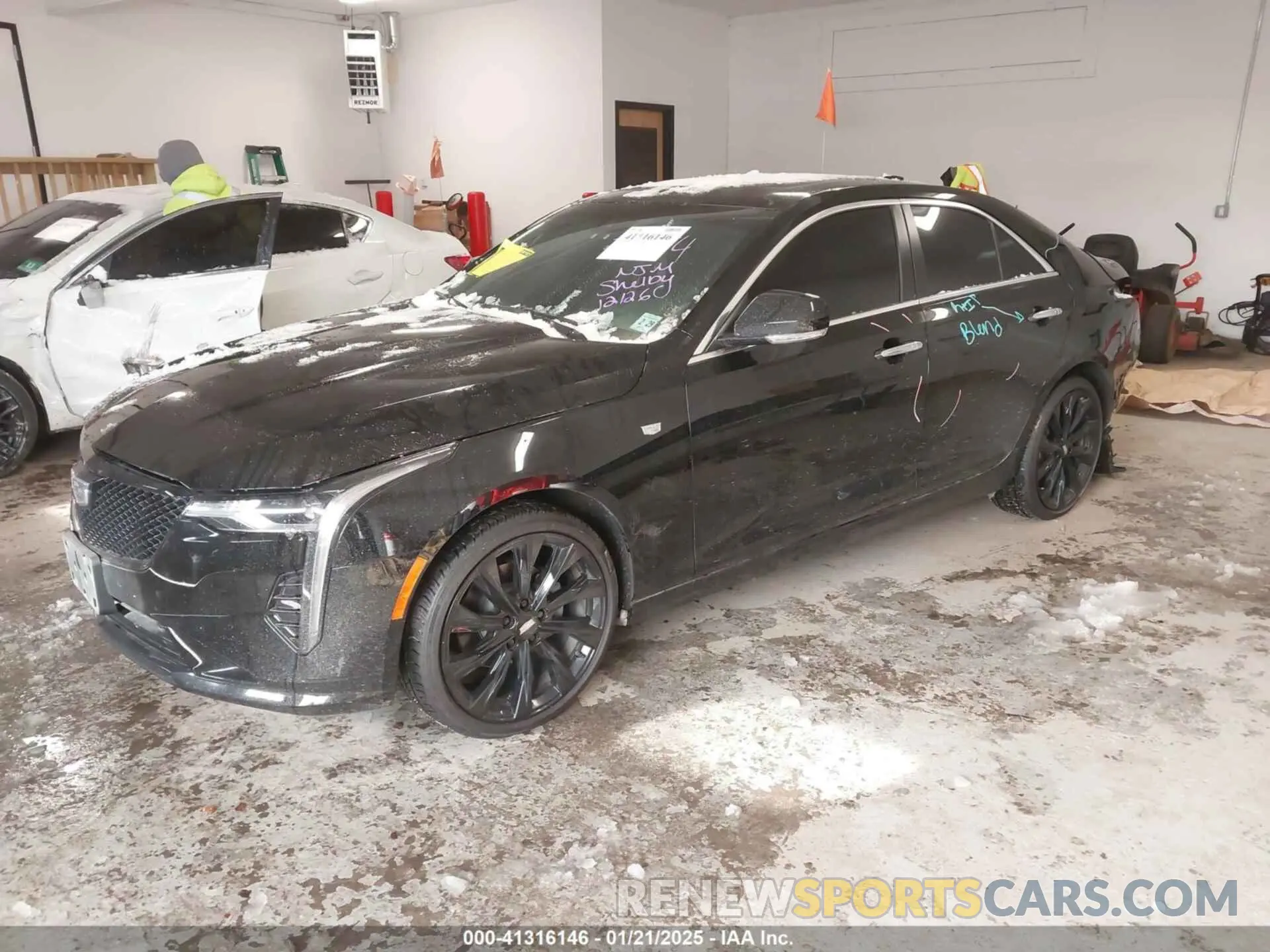 2 fotografías del automóvil dañado 1G6DK5RK1R0122069 CADILLAC CT4 2024