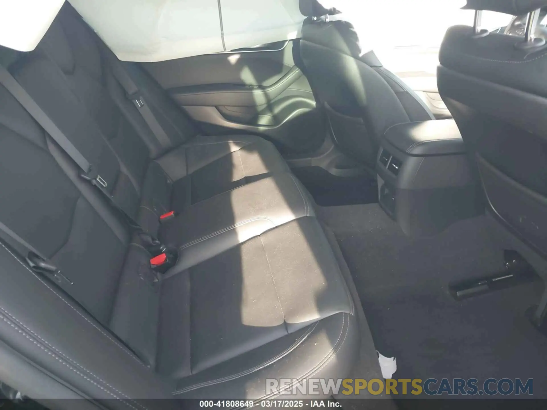 8 fotografías del automóvil dañado 1G6DM5RK5L0131469 CADILLAC CT5 2020