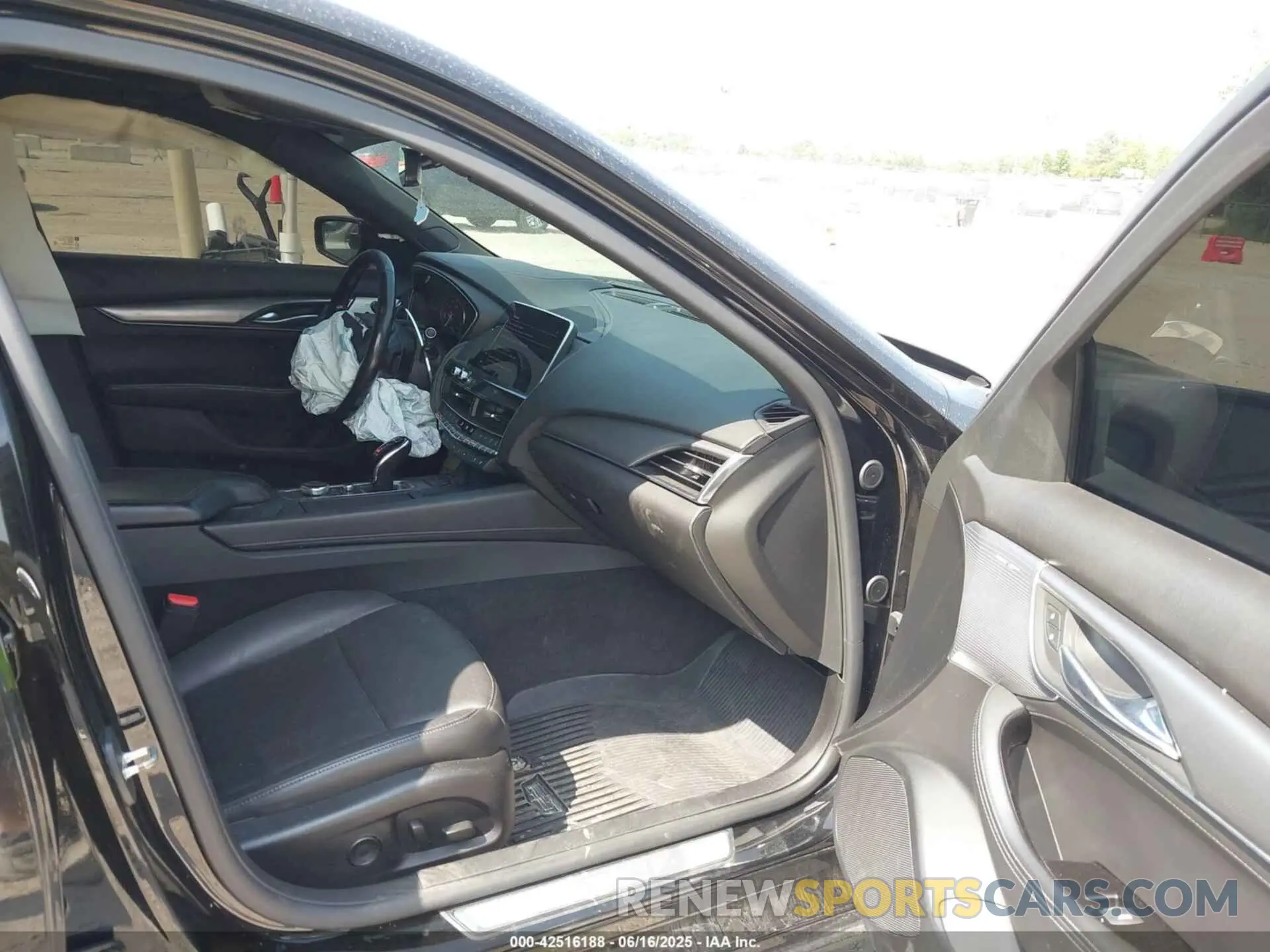 5 fotografías del automóvil dañado 1G6DT5RK9L0127136 CADILLAC CT5 2020