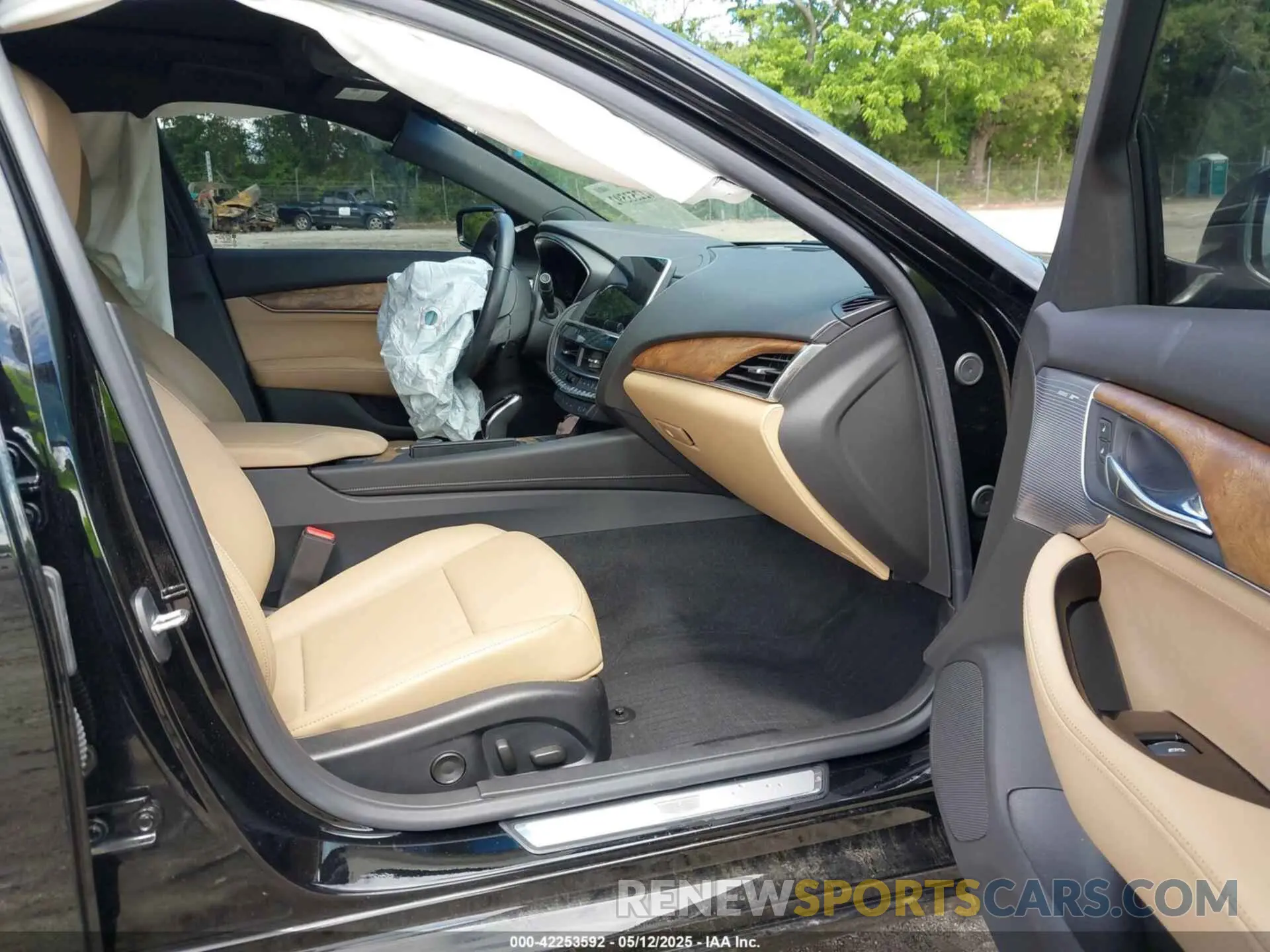 5 fotografías del automóvil dañado 1G6DN5RW4P0105306 CADILLAC CT5 2023