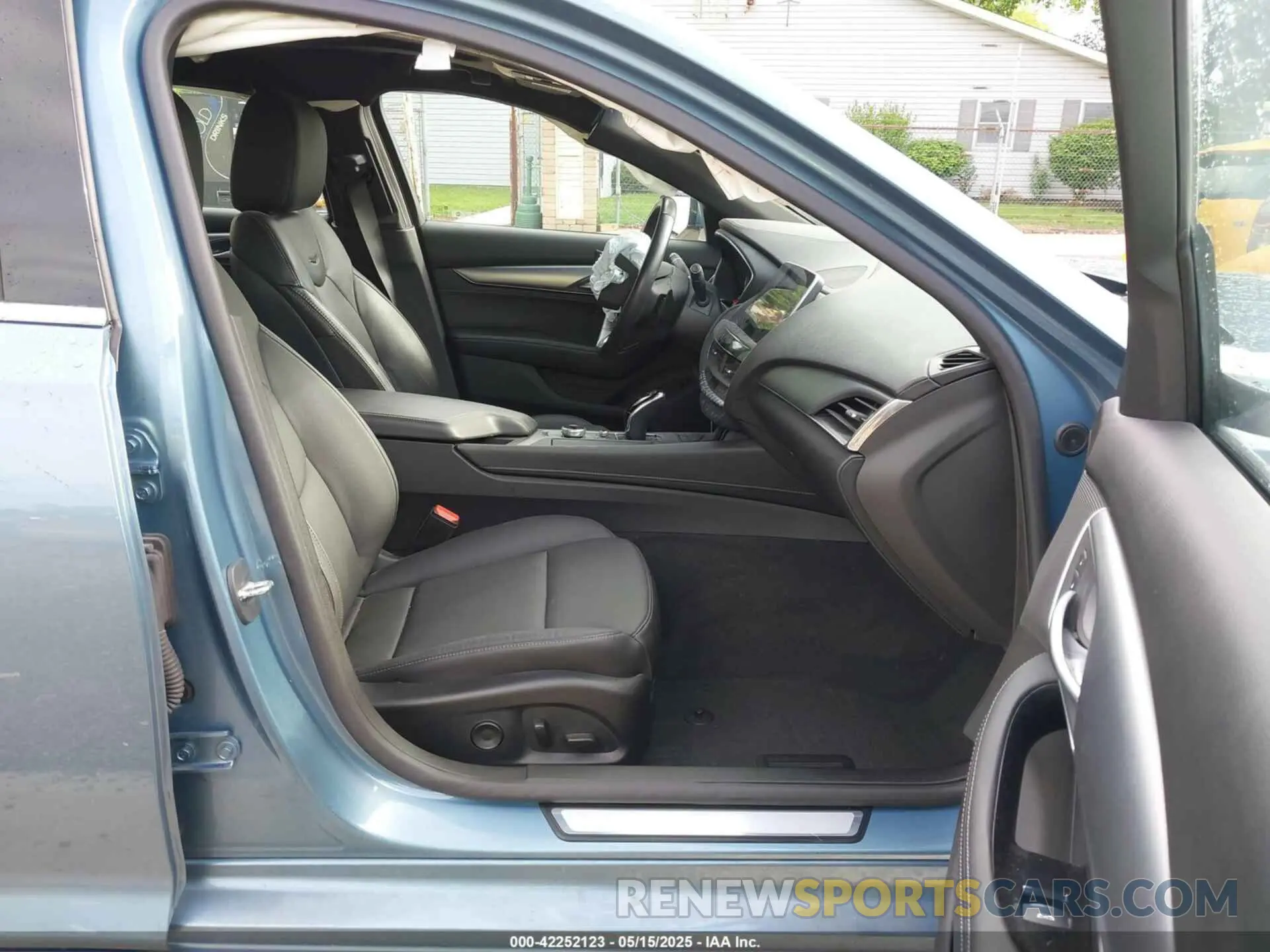 5 fotografías del automóvil dañado 1G6DS5RKXP0151504 CADILLAC CT5 2023