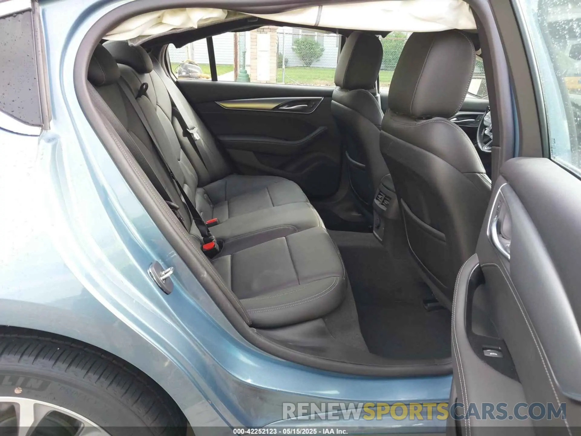 8 fotografías del automóvil dañado 1G6DS5RKXP0151504 CADILLAC CT5 2023