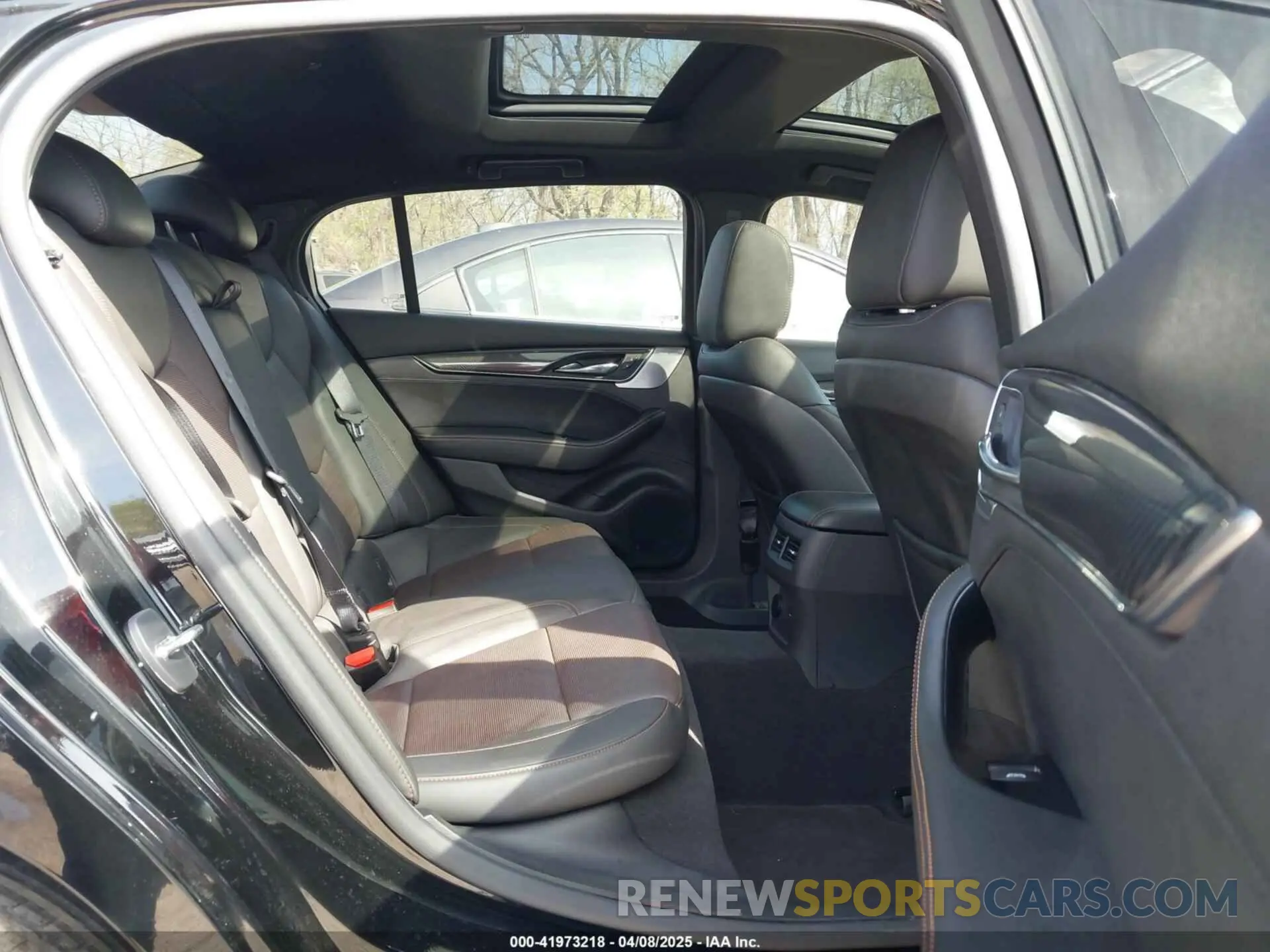 8 fotografías del automóvil dañado 1G6DU5RK5P0103466 CADILLAC CT5 2023