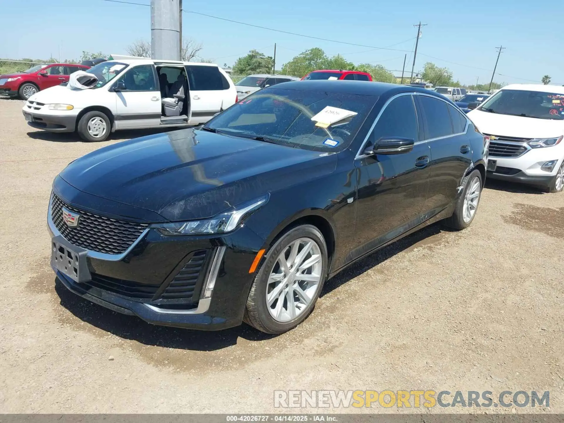 2 fotografías del automóvil dañado 1G6DM5RKXR0114188 CADILLAC CT5 2024