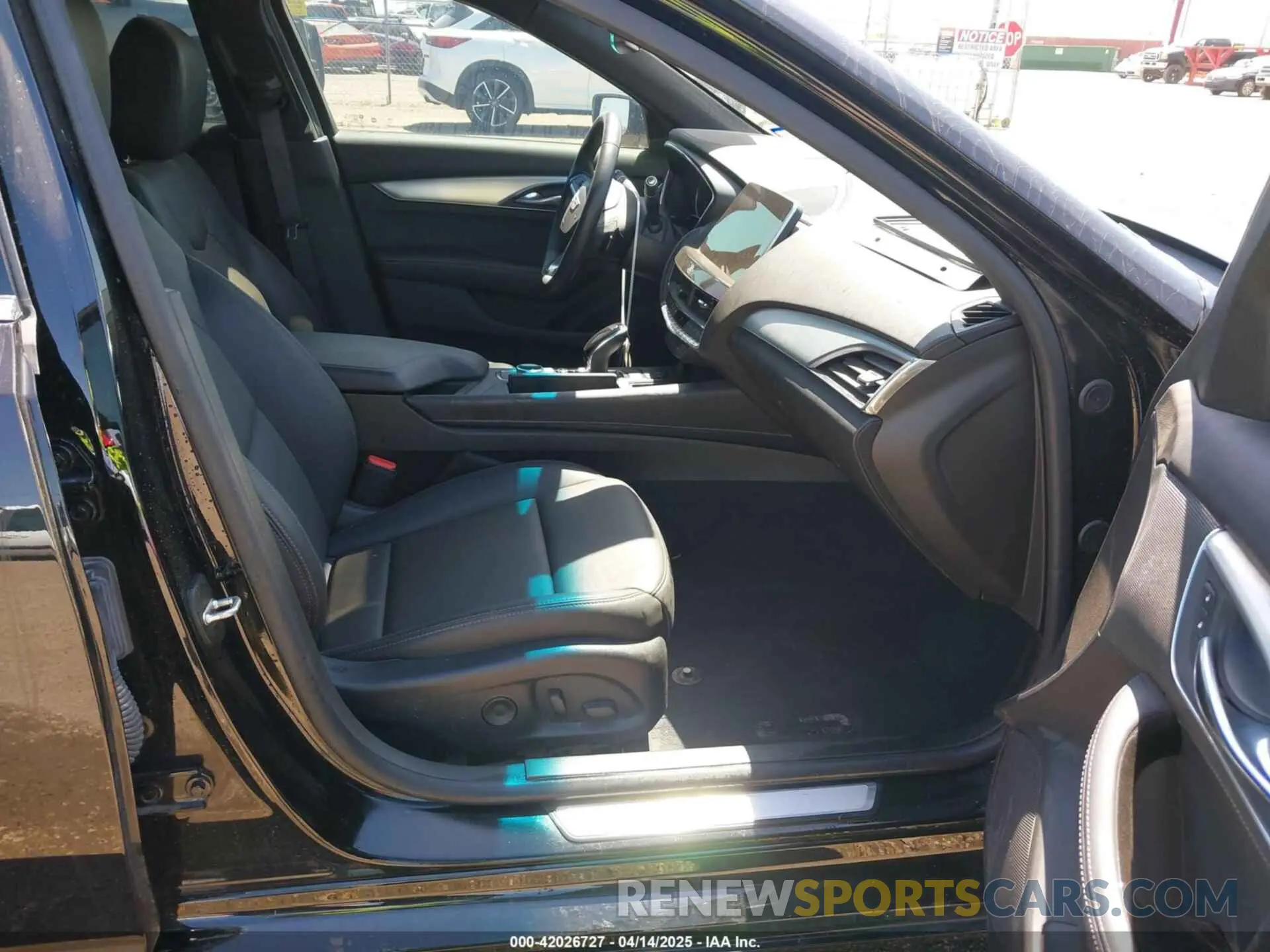 5 fotografías del automóvil dañado 1G6DM5RKXR0114188 CADILLAC CT5 2024