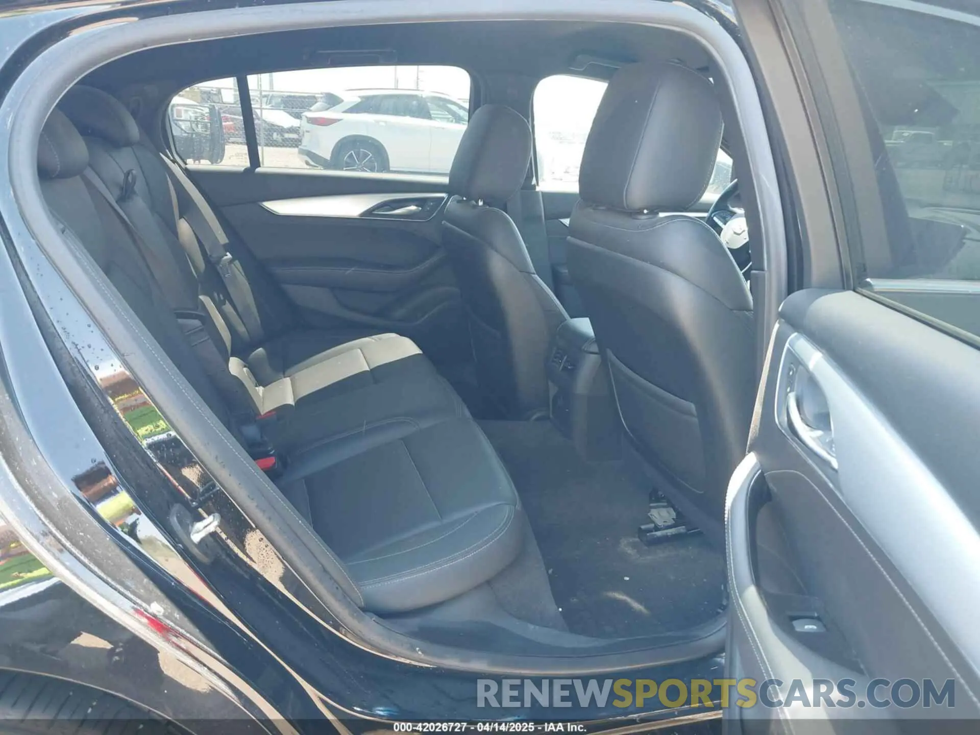 8 fotografías del automóvil dañado 1G6DM5RKXR0114188 CADILLAC CT5 2024