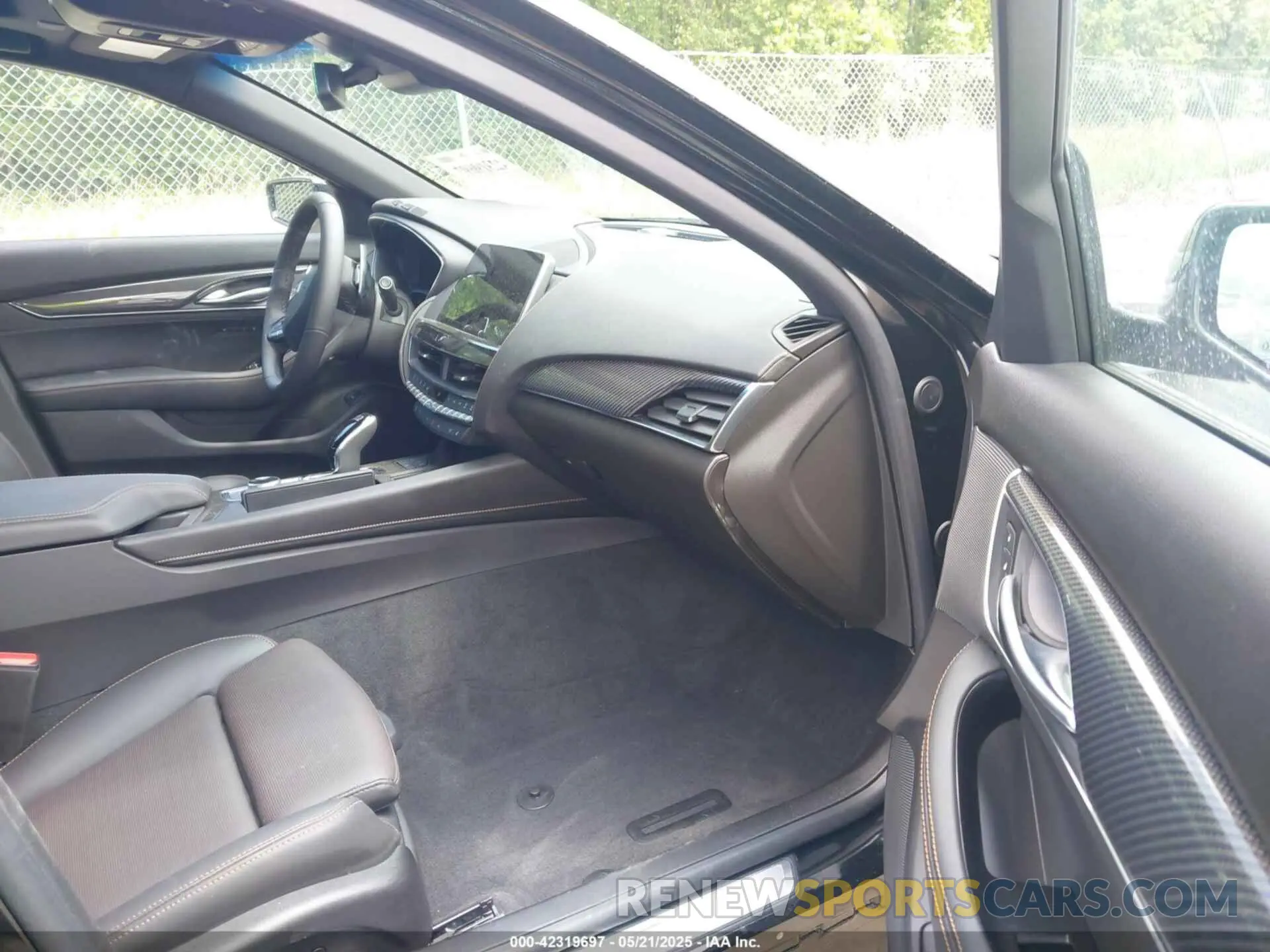5 fotografías del automóvil dañado 1G6DP5RK3R0127081 CADILLAC CT5 2024