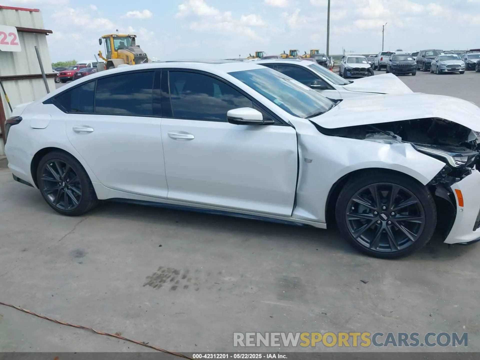 13 fotografías del automóvil dañado 1G6DP5RKXR0119799 CADILLAC CT5 2024