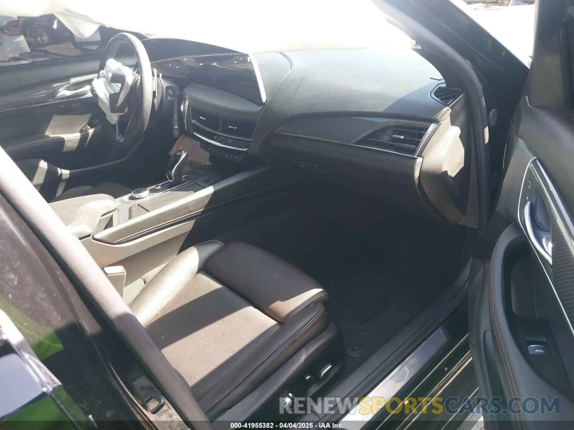 5 fotografías del automóvil dañado 1G6DP5RK0S0109112 CADILLAC CT5 2025