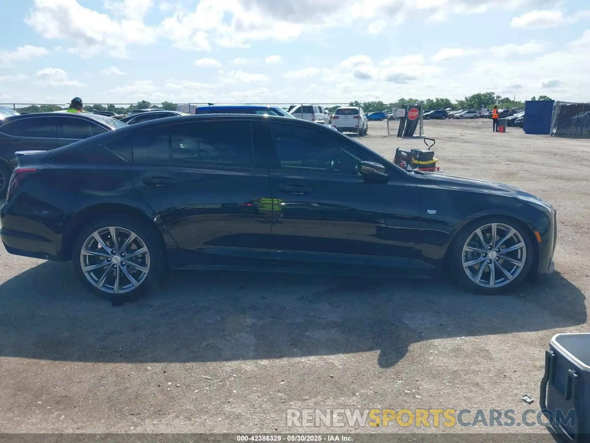 14 fotografías del automóvil dañado 1G6DP5RK3S0100470 CADILLAC CT5 2025