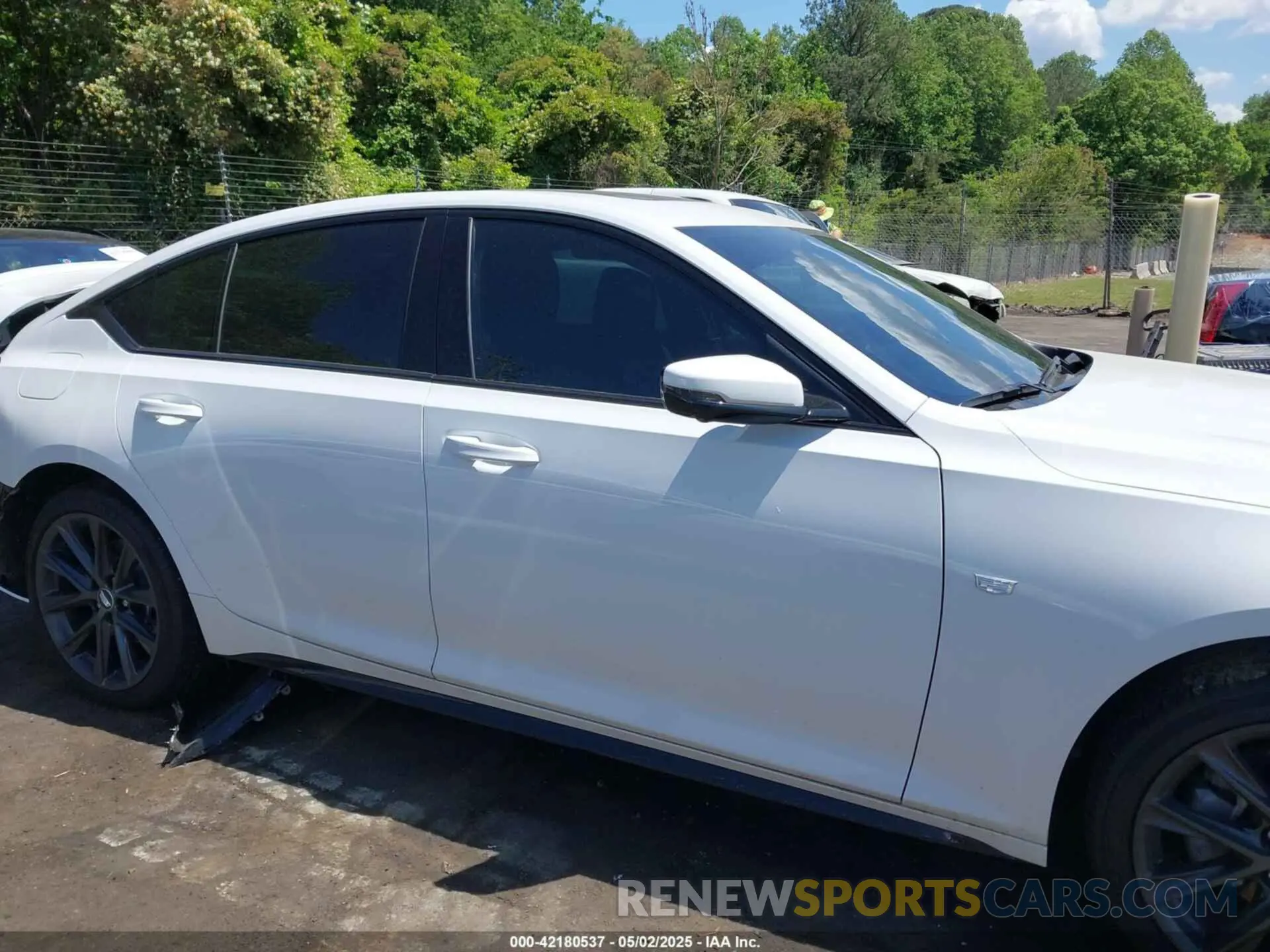 13 fotografías del automóvil dañado 1G6DU5RKXS0113726 CADILLAC CT5 2025