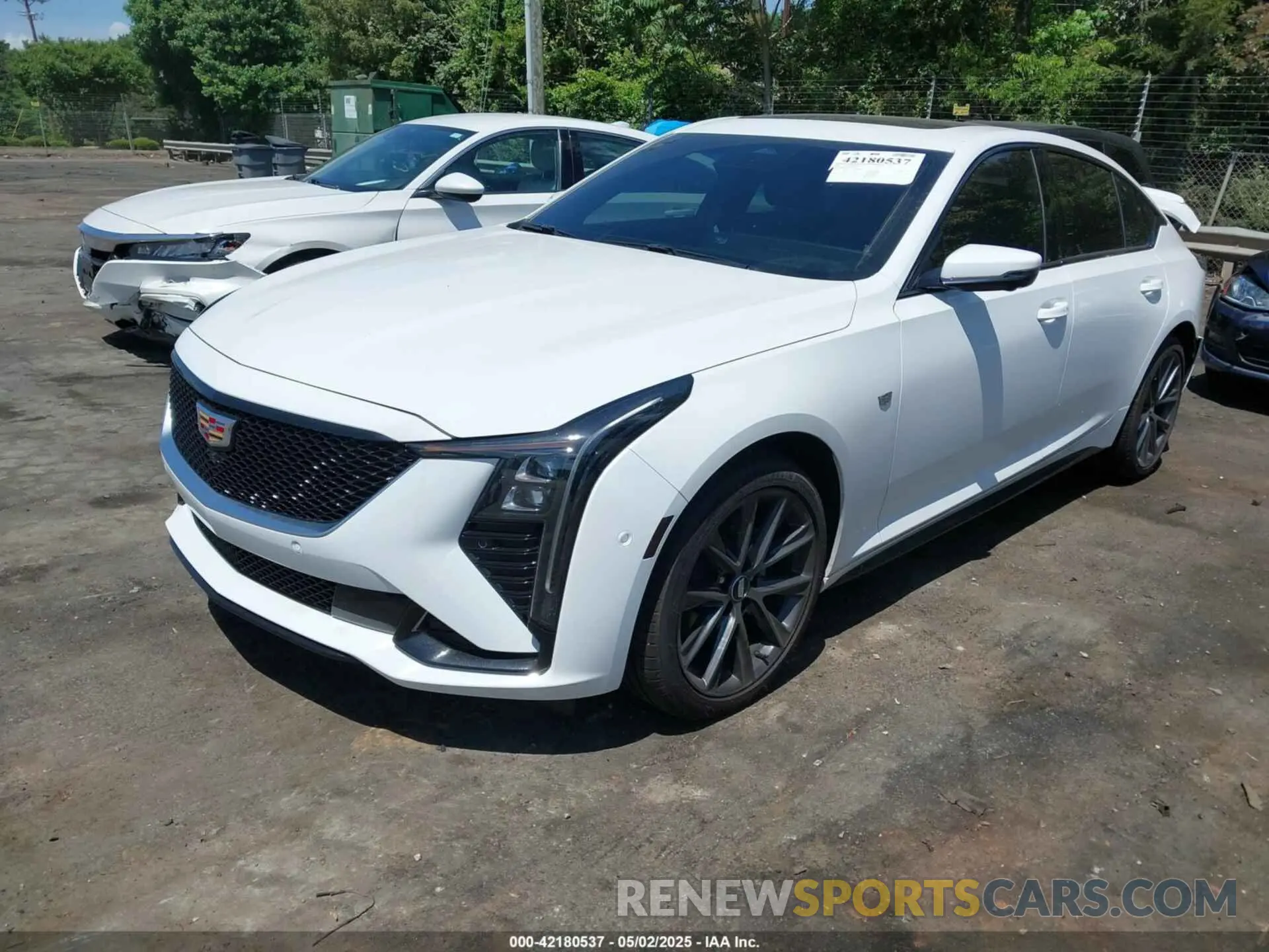 2 fotografías del automóvil dañado 1G6DU5RKXS0113726 CADILLAC CT5 2025