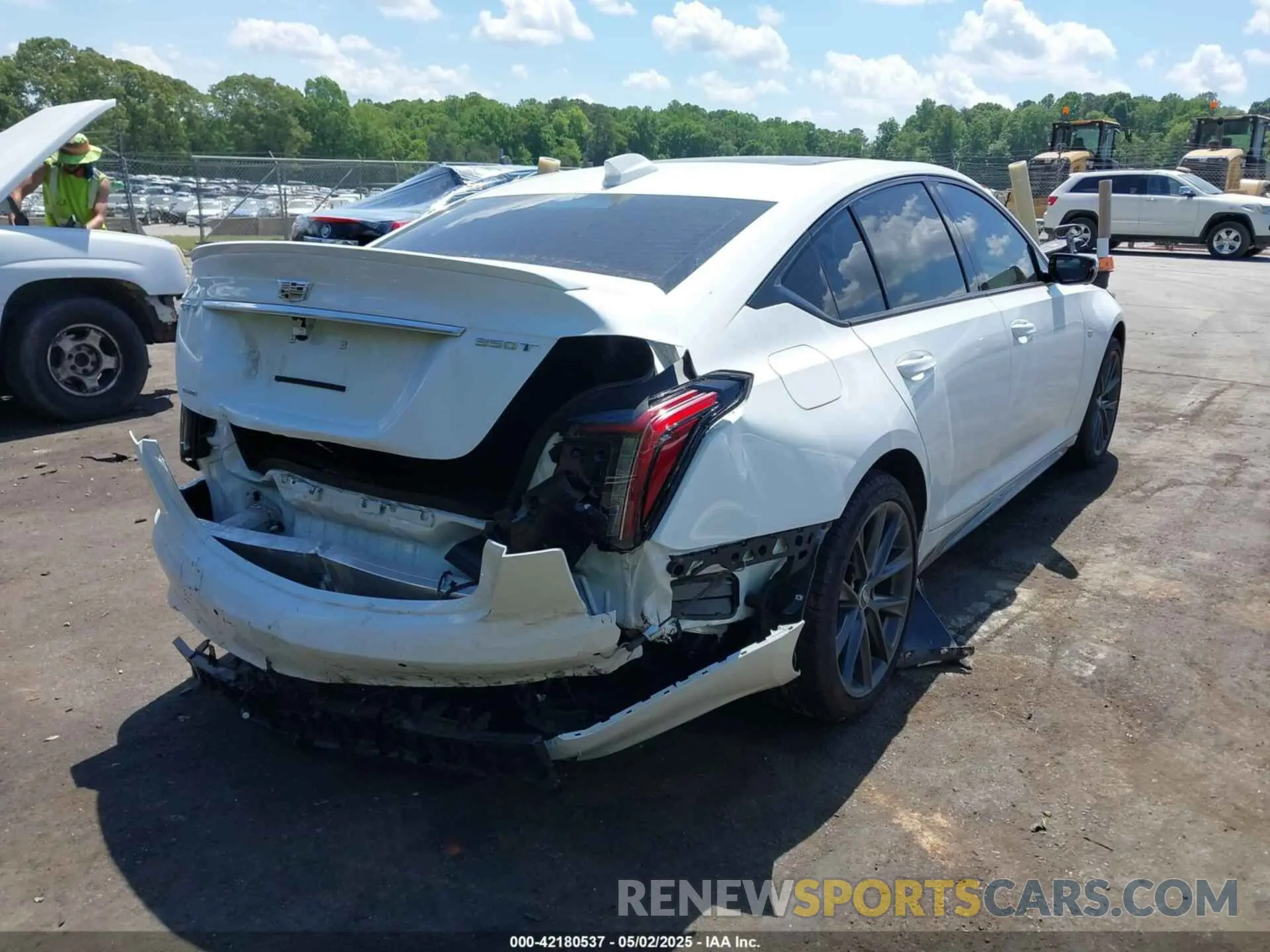 4 fotografías del automóvil dañado 1G6DU5RKXS0113726 CADILLAC CT5 2025